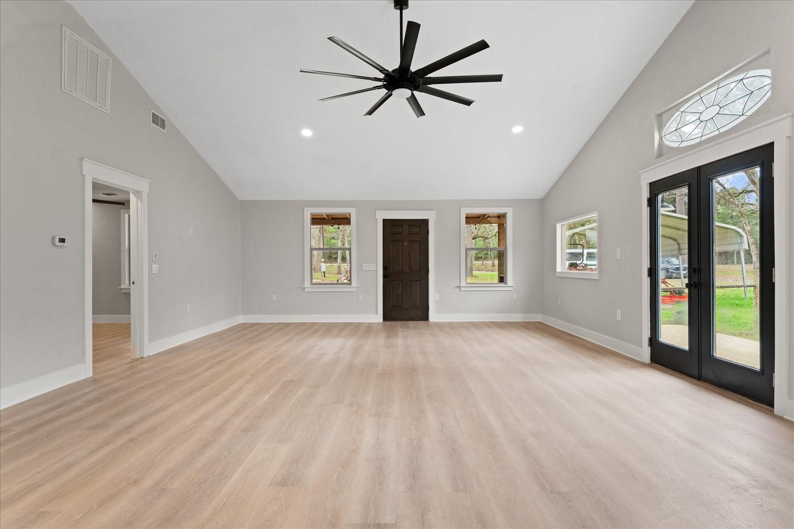 533 Pine Canyon Dr, Smithville, TX 78957