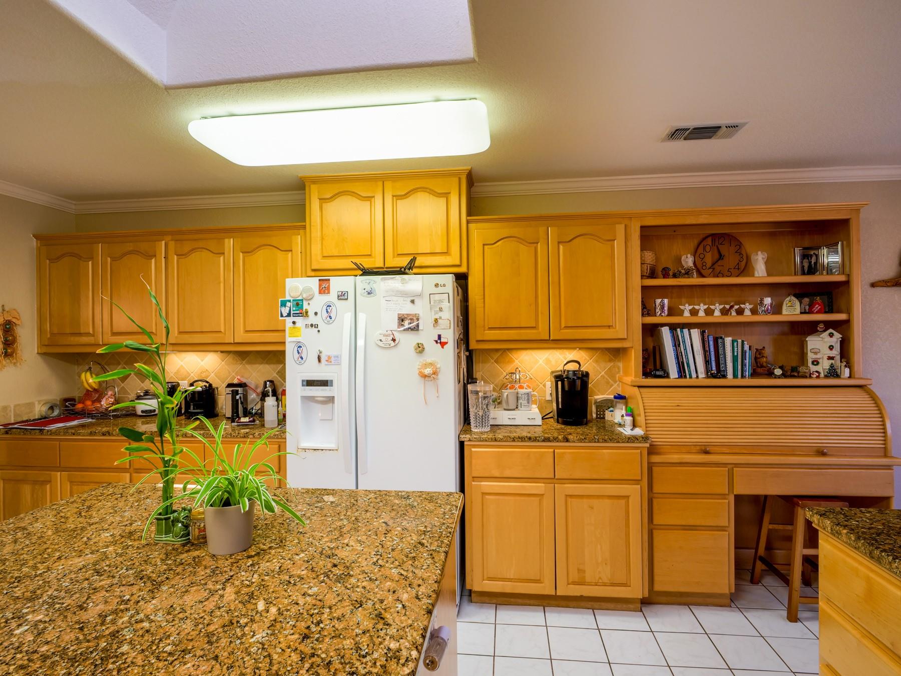 330 Columbine St, Meadowlakes, TX 78654