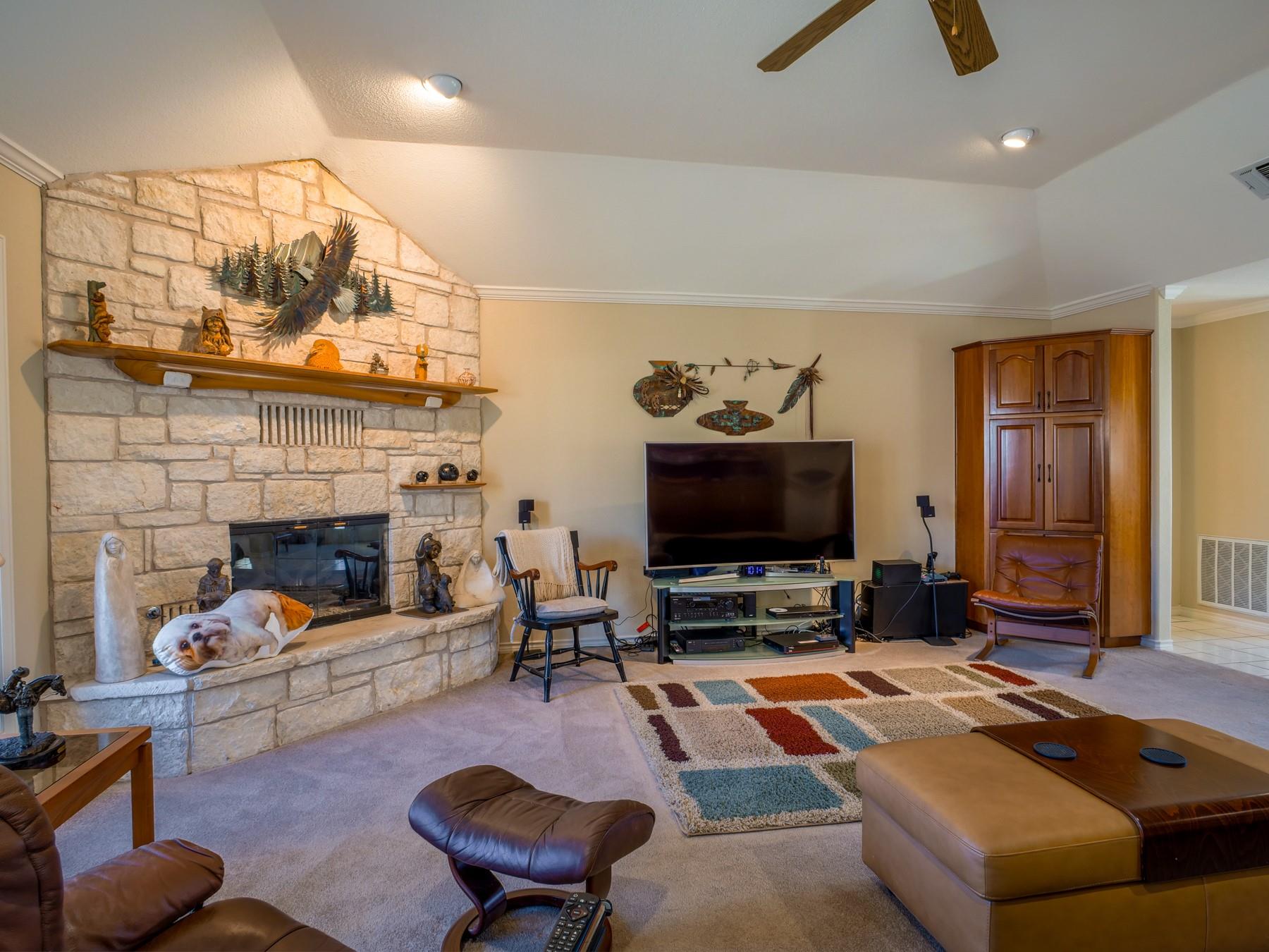 330 Columbine St, Meadowlakes, TX 78654