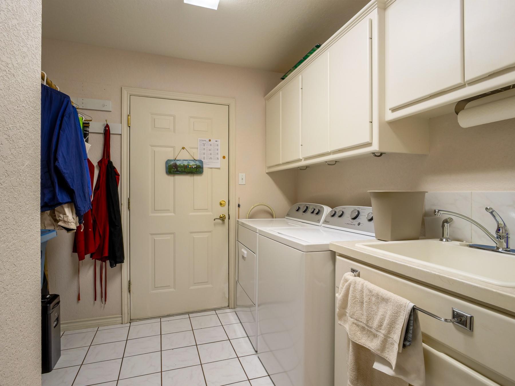 330 Columbine St, Meadowlakes, TX 78654