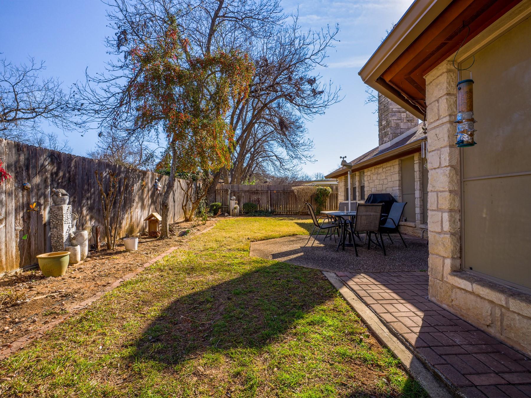 330 Columbine St, Meadowlakes, TX 78654