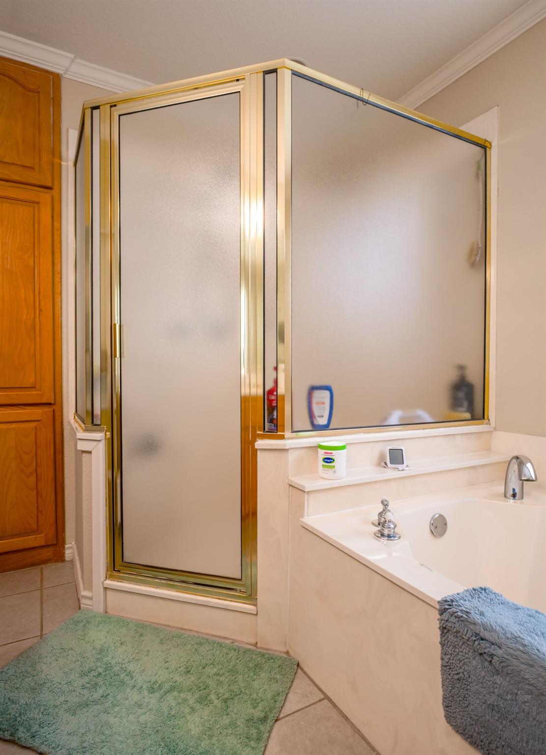 330 Columbine St, Meadowlakes, TX 78654