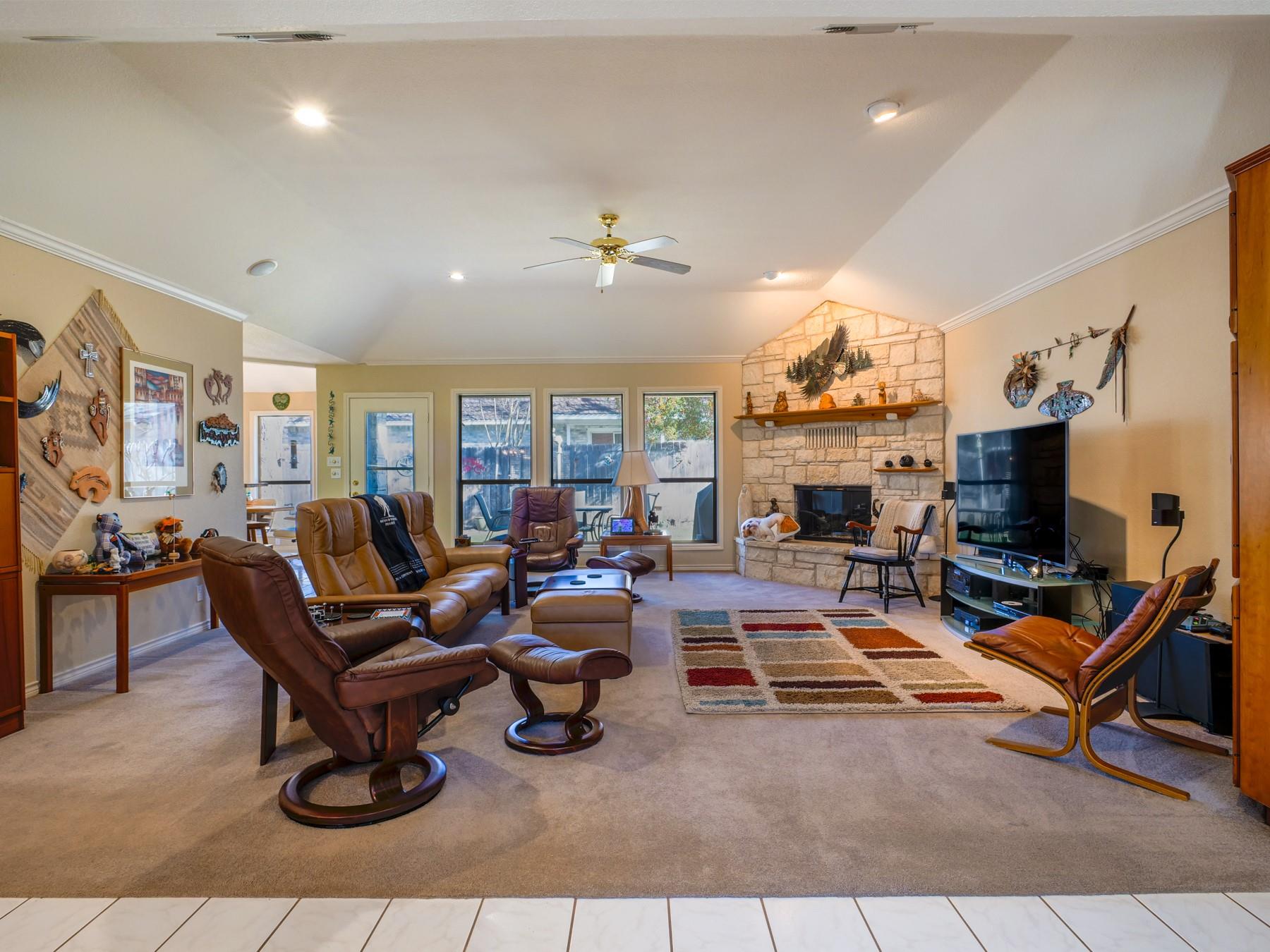 330 Columbine St, Meadowlakes, TX 78654