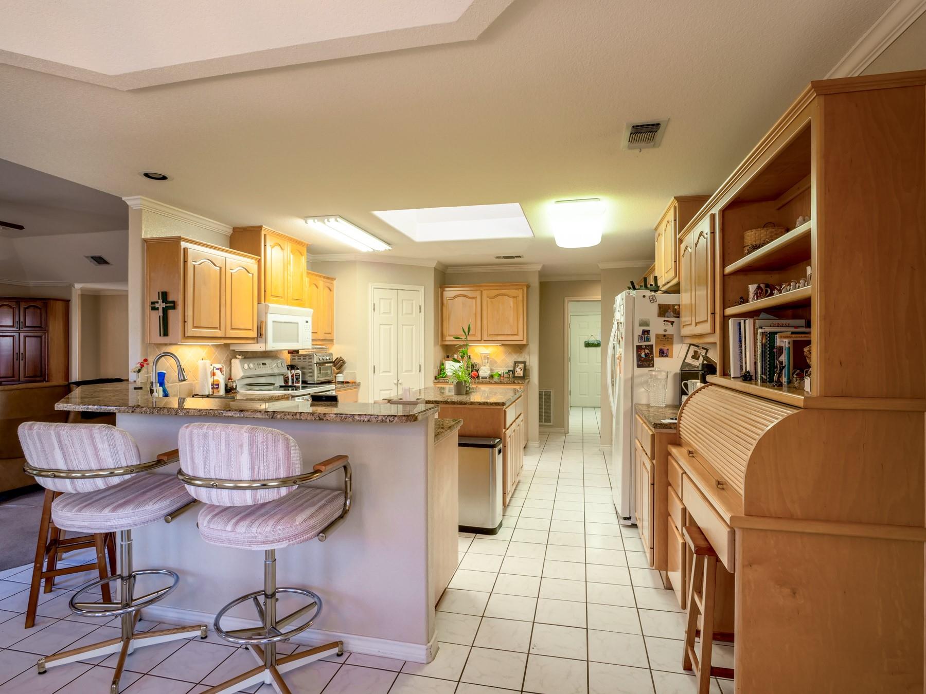 330 Columbine St, Meadowlakes, TX 78654