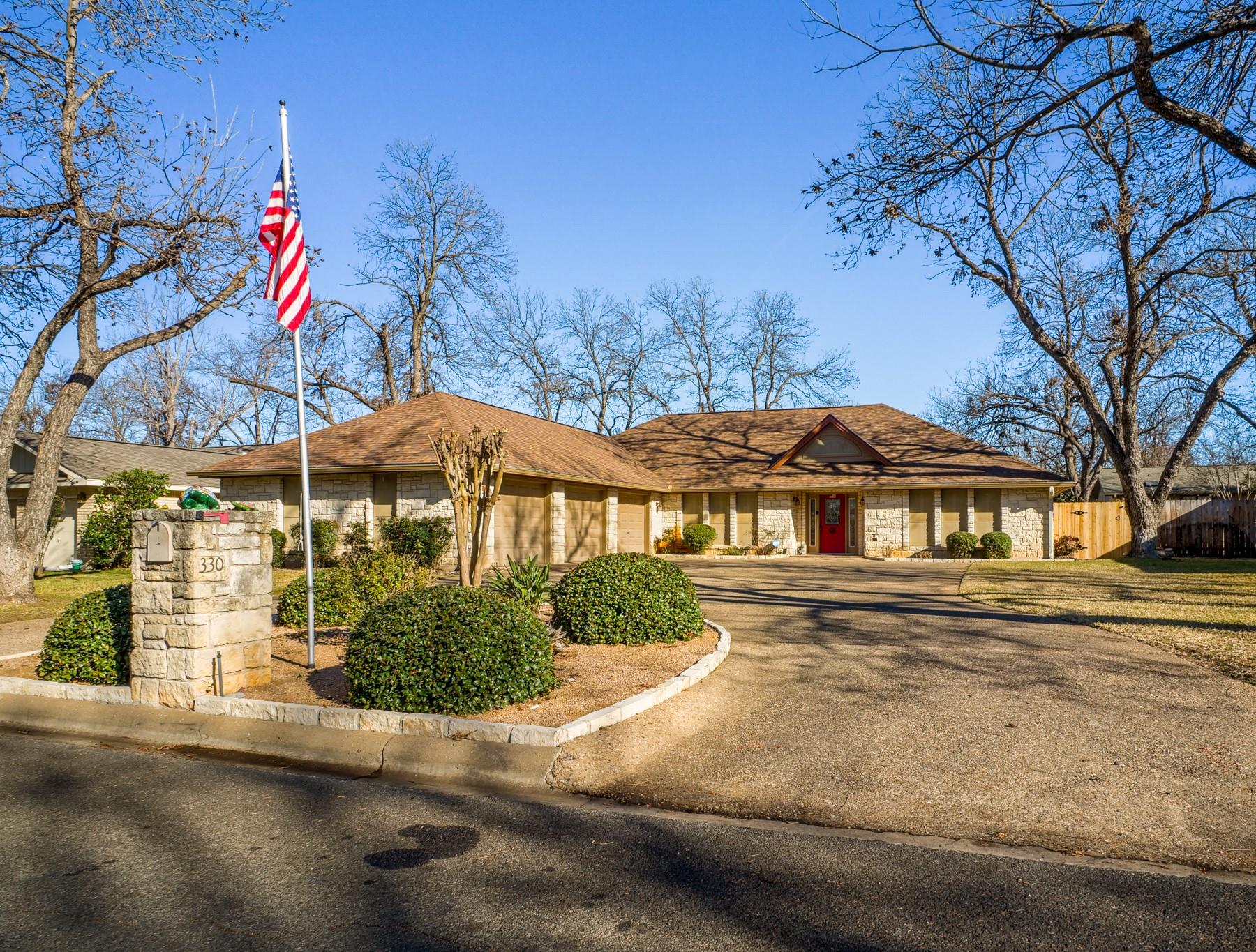 330 Columbine St, Meadowlakes, TX 78654