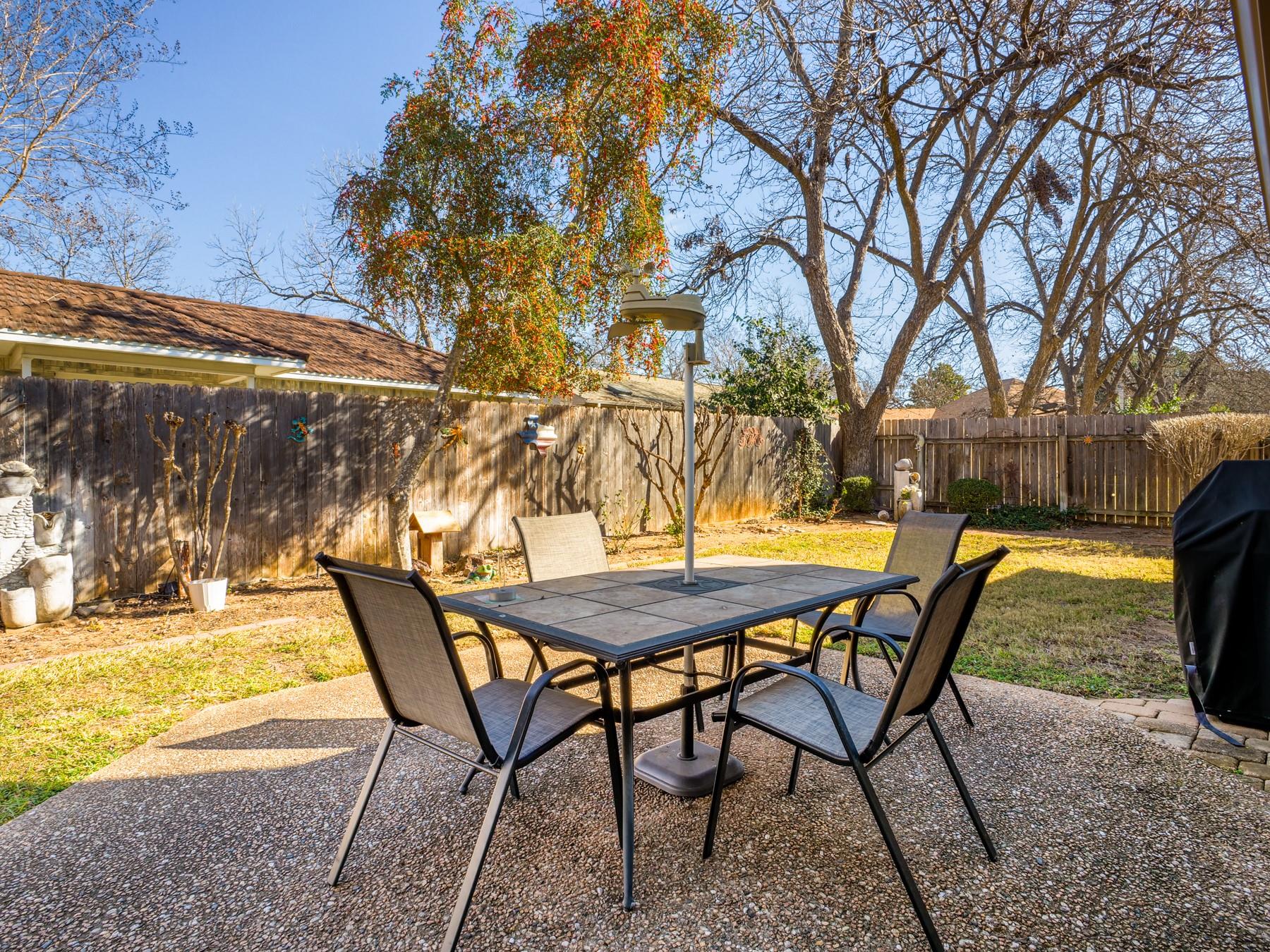 330 Columbine St, Meadowlakes, TX 78654