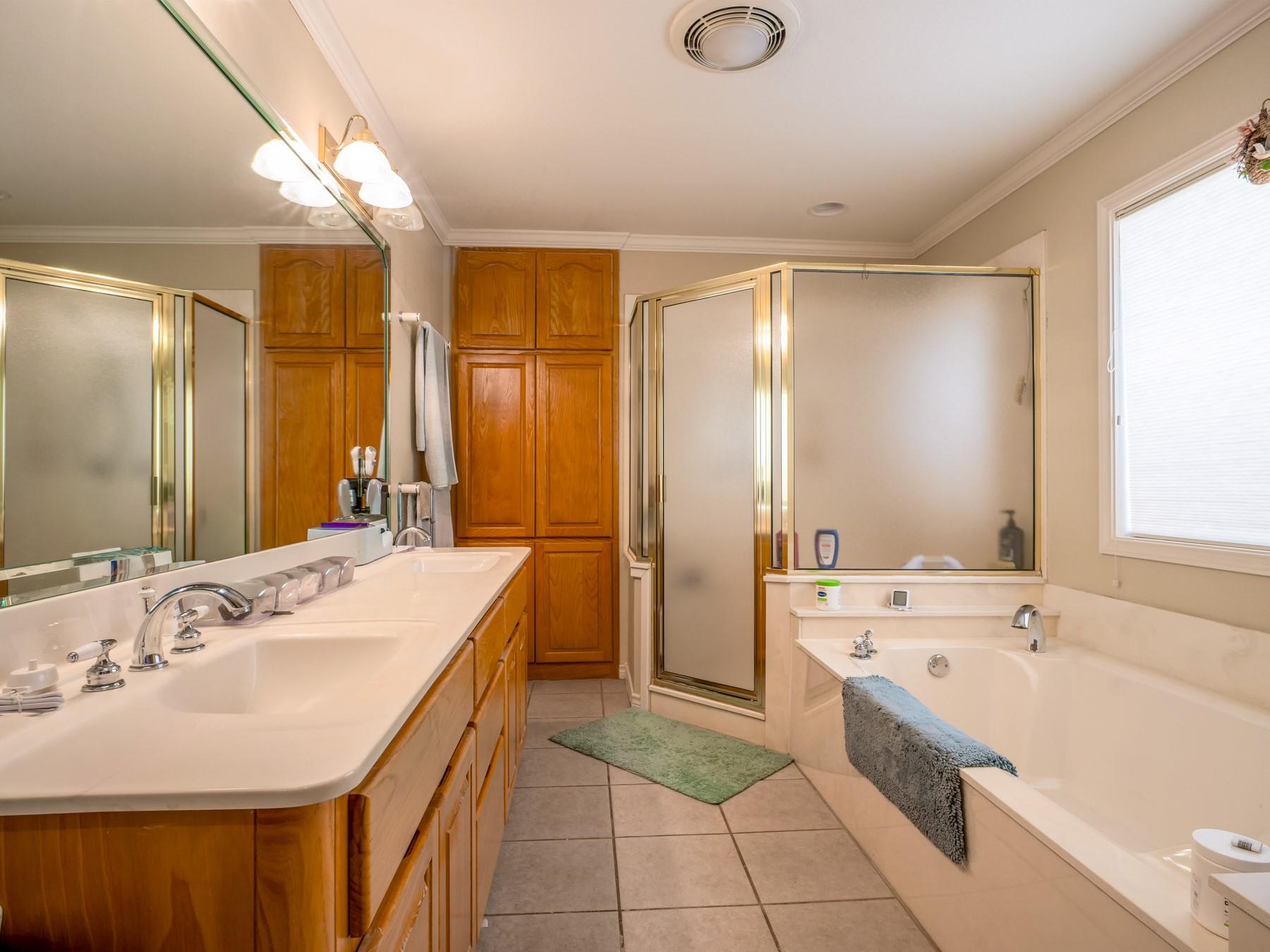 330 Columbine St, Meadowlakes, TX 78654