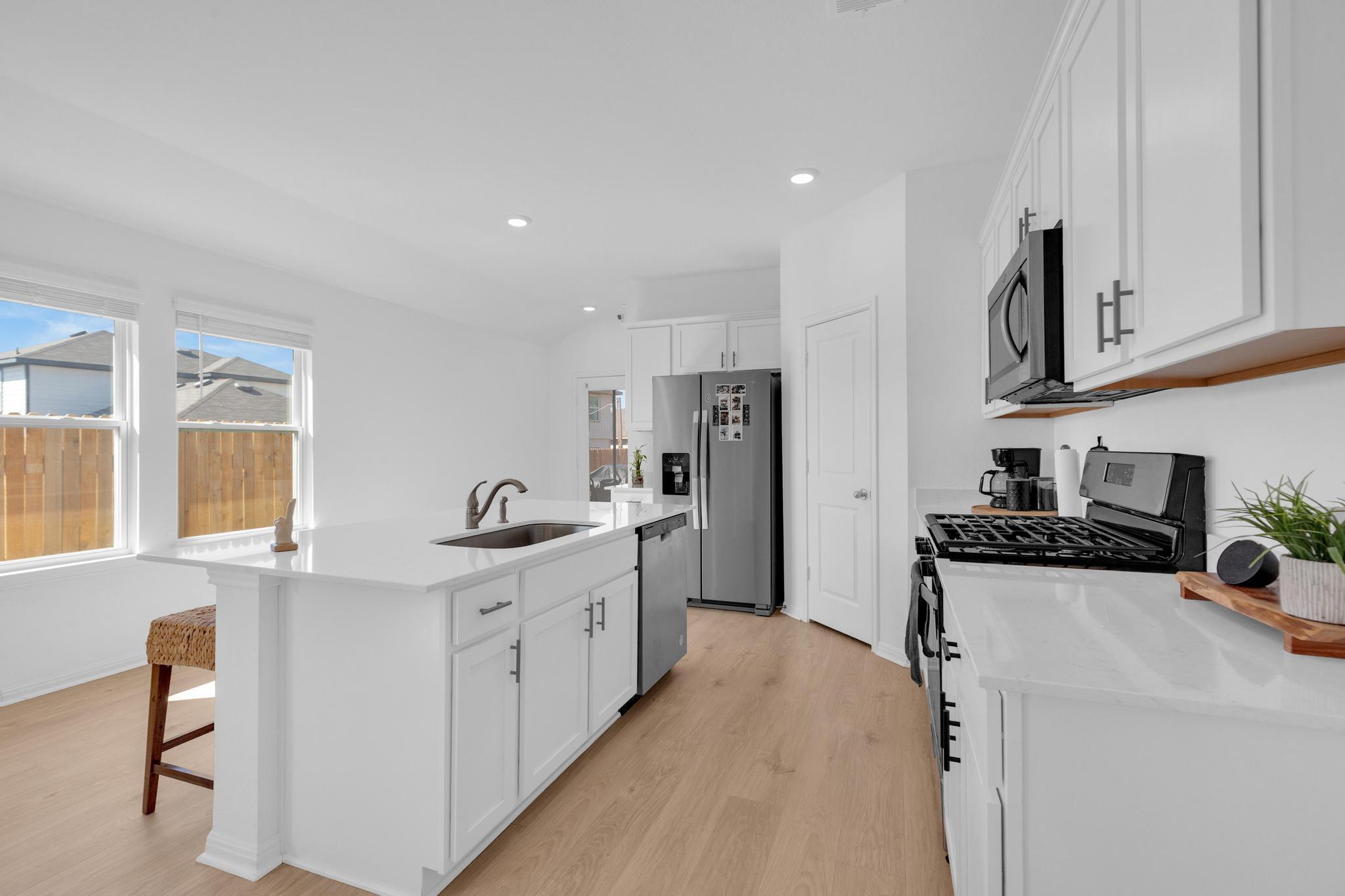 668 Lake Sweetwater Ln, Buda, TX 78610