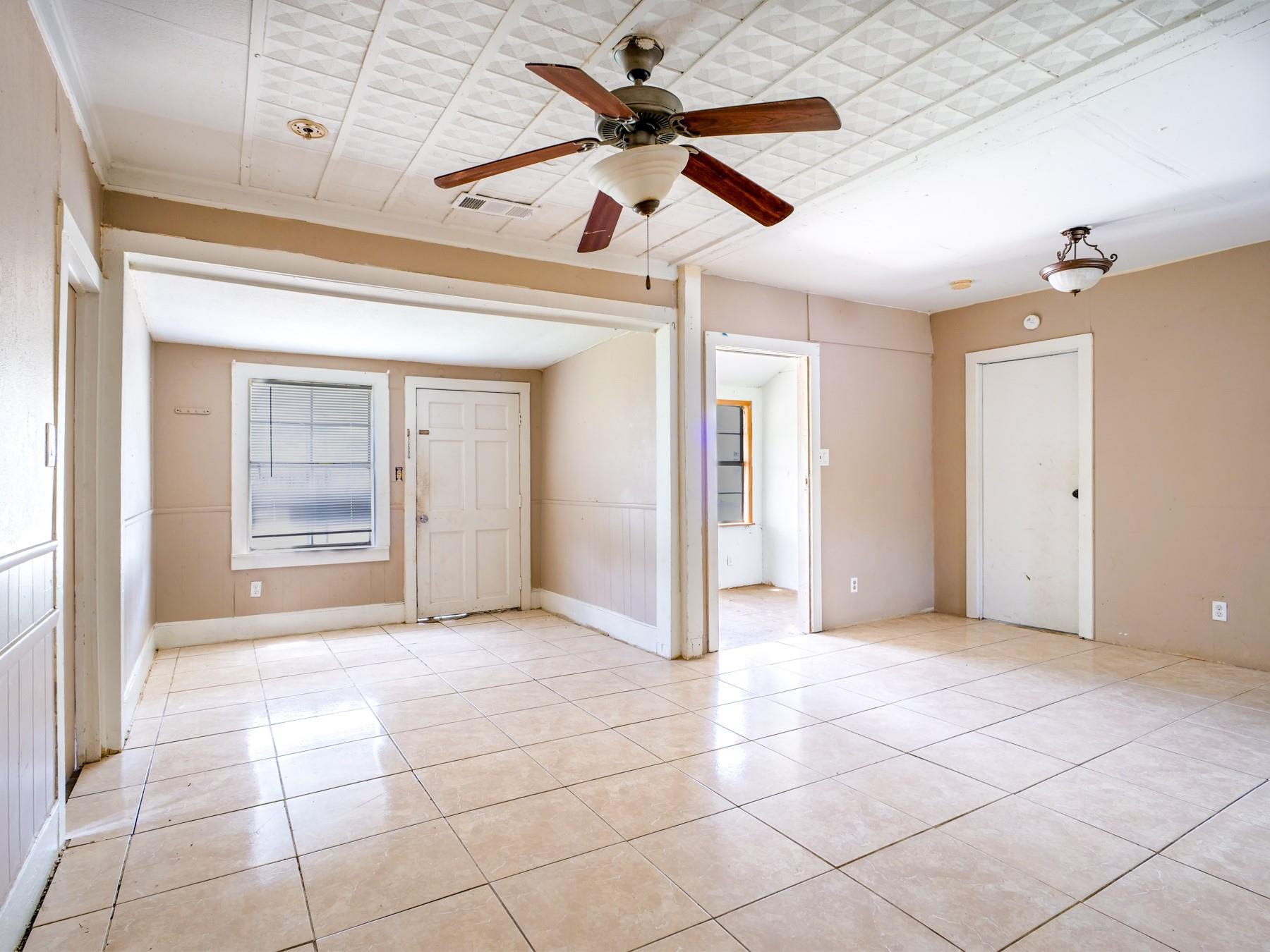 1004 Avon Ave, Llano, TX 78643