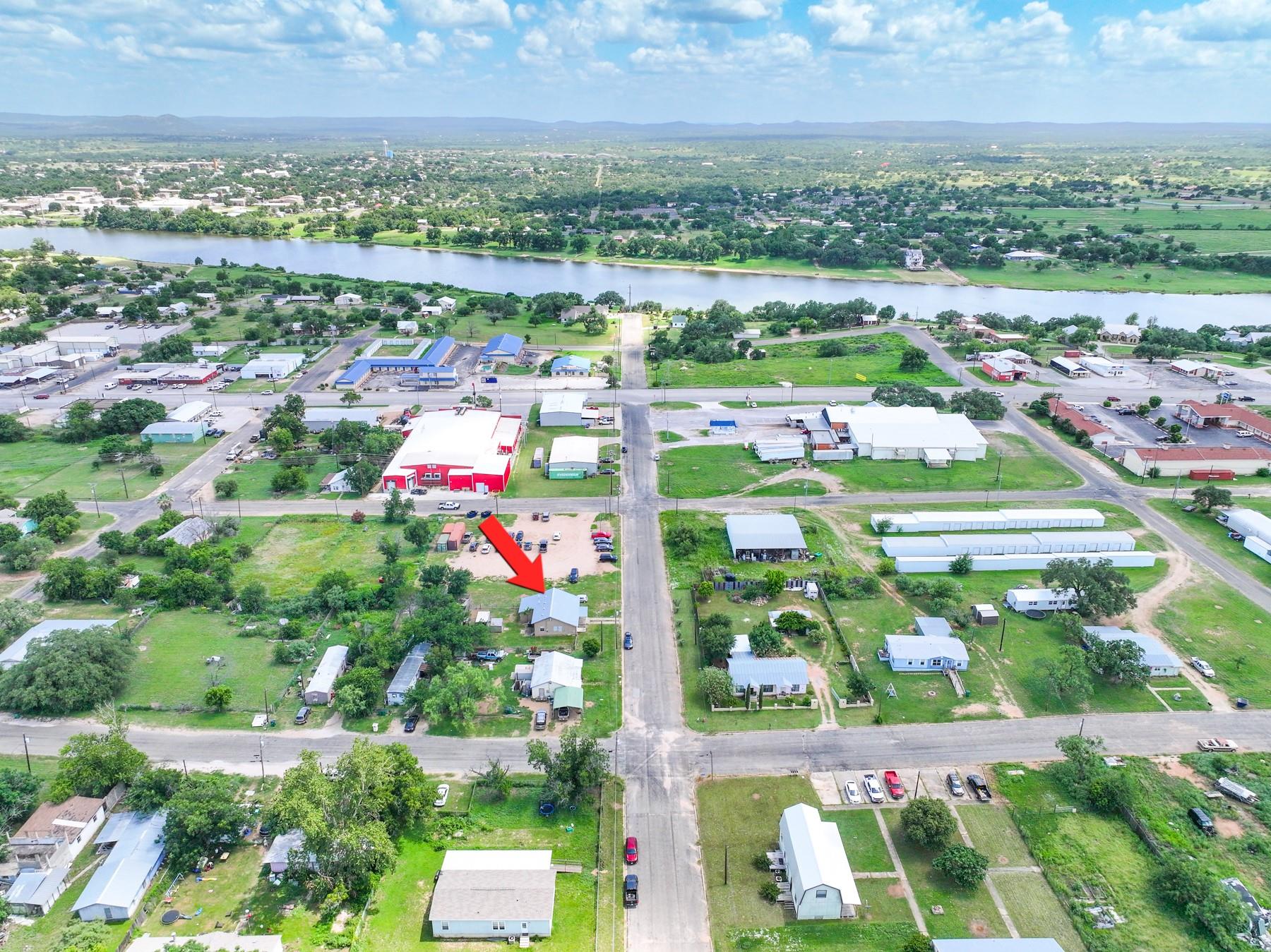 1004 Avon Ave, Llano, TX 78643