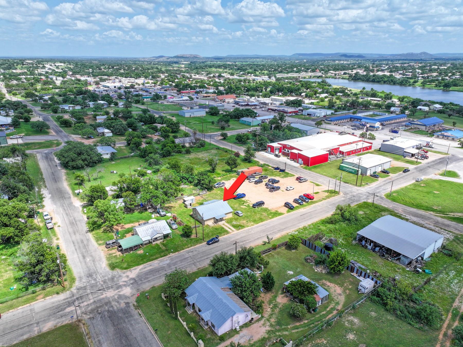 1004 Avon Ave, Llano, TX 78643