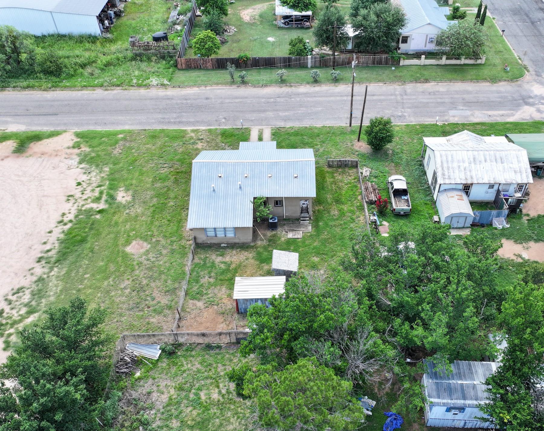 1004 Avon Ave, Llano, TX 78643