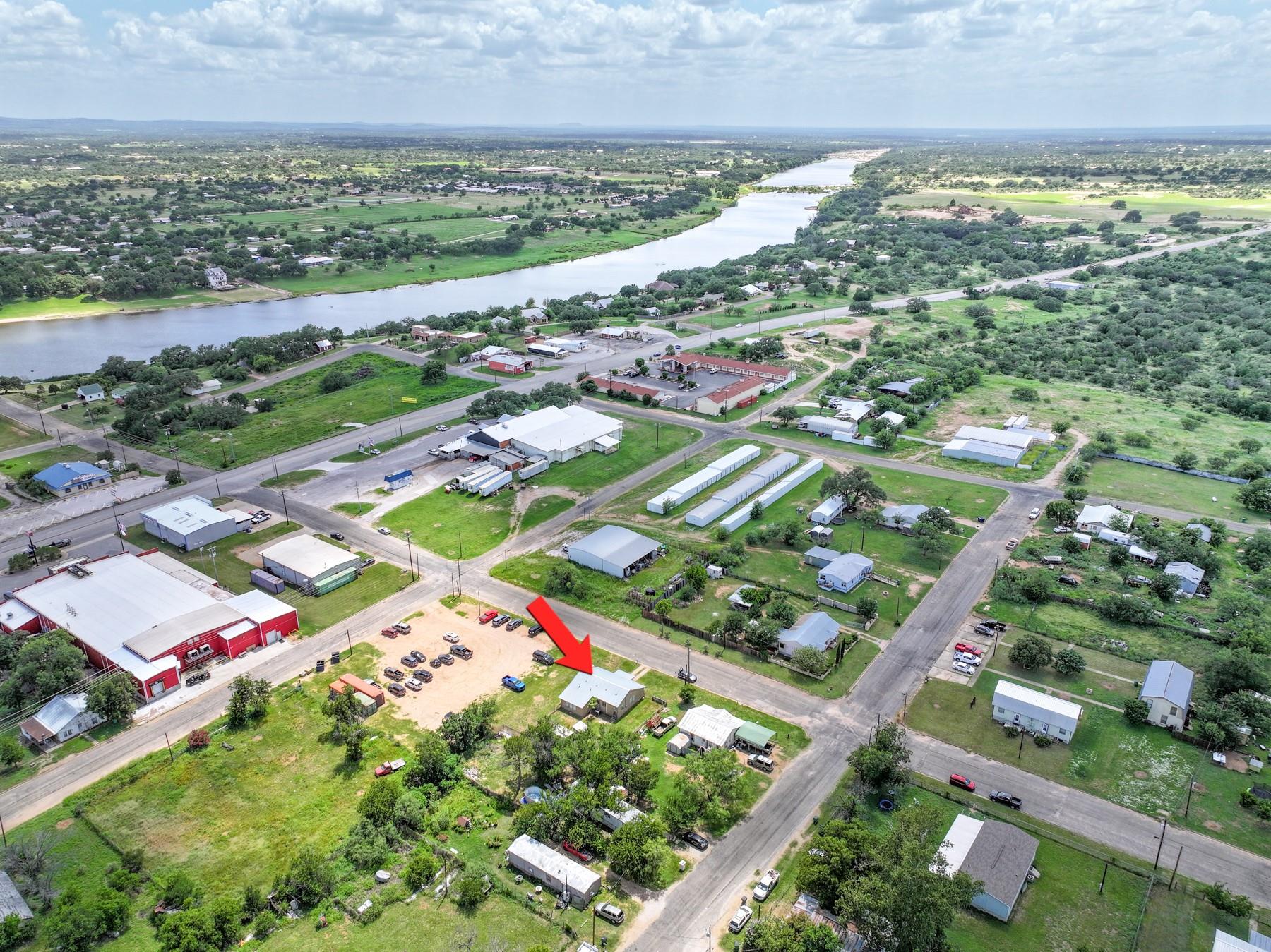 1004 Avon Ave, Llano, TX 78643