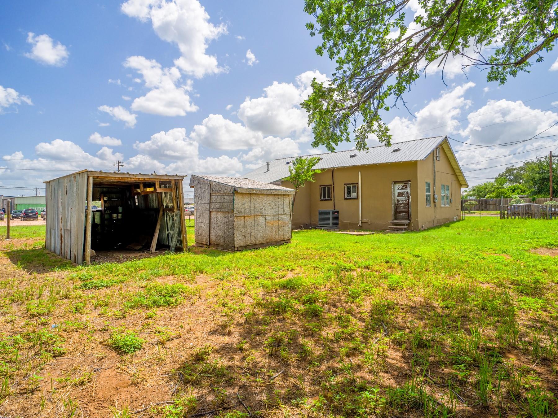 1004 Avon Ave, Llano, TX 78643