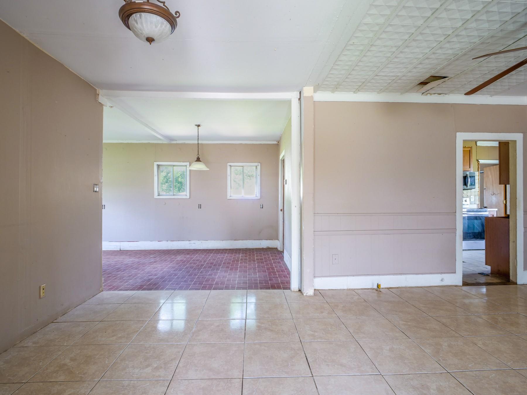 1004 Avon Ave, Llano, TX 78643