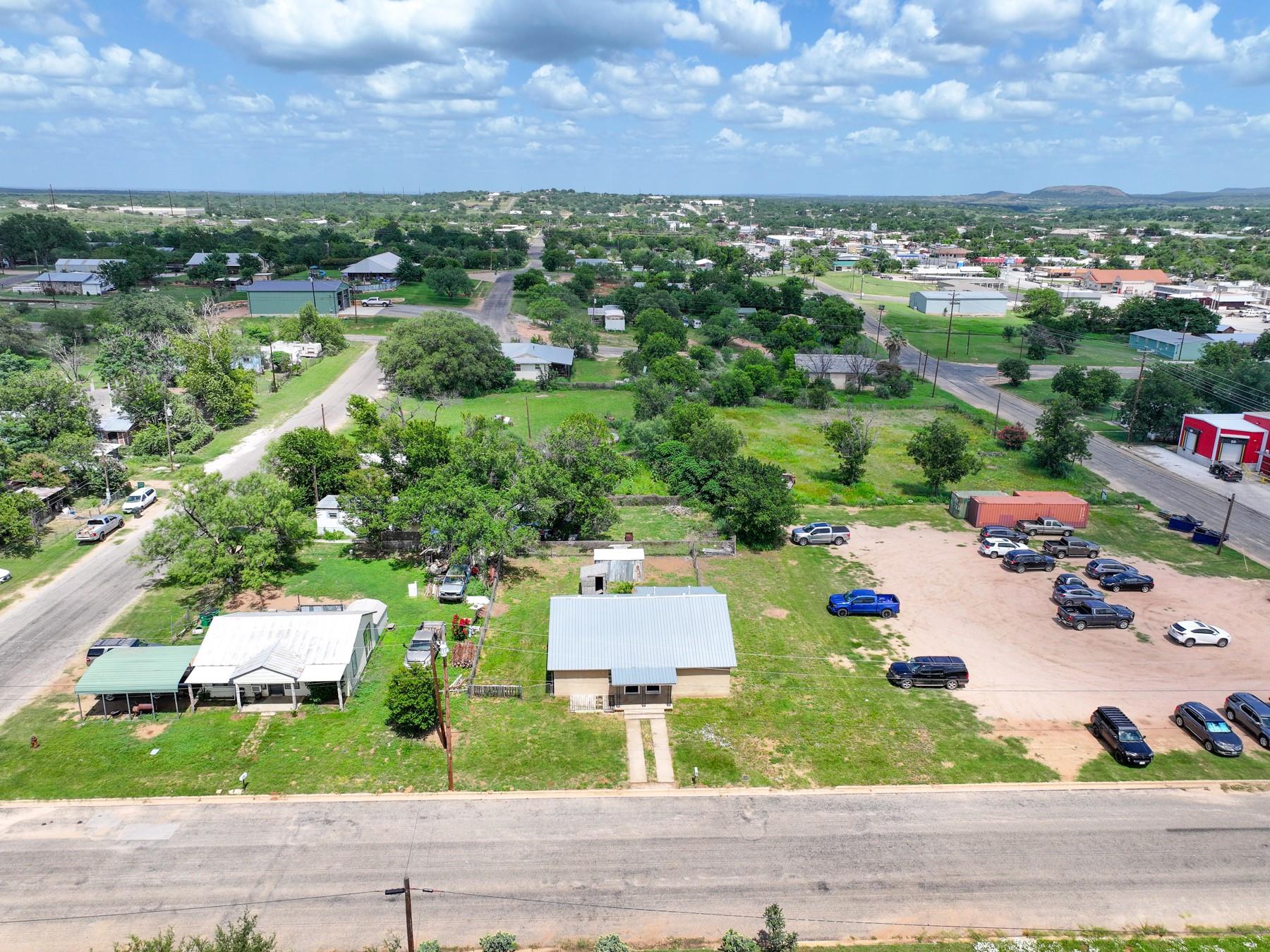 1004 Avon Ave, Llano, TX 78643