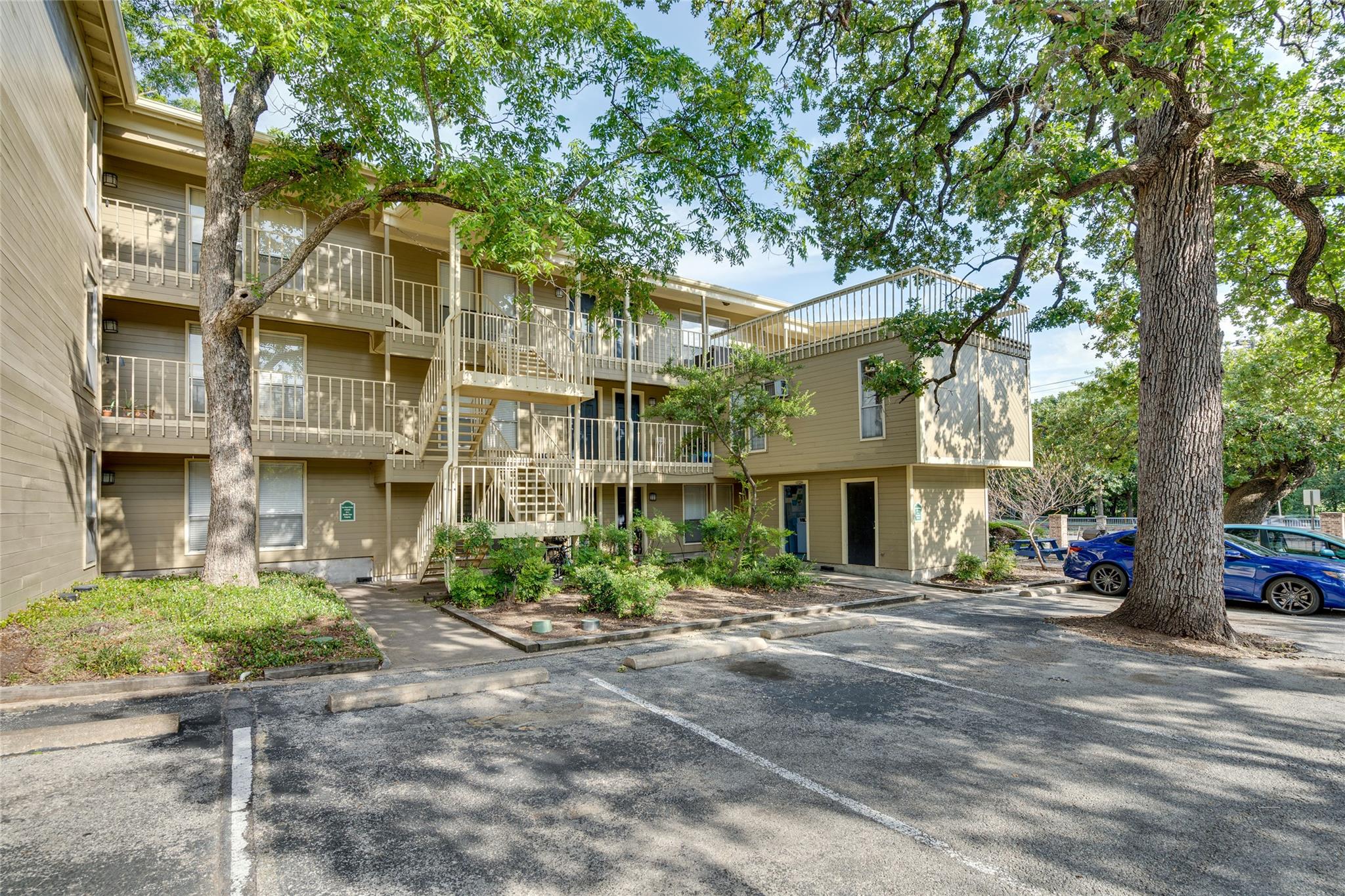 202 E 45th St # 205, Austin, TX 78751