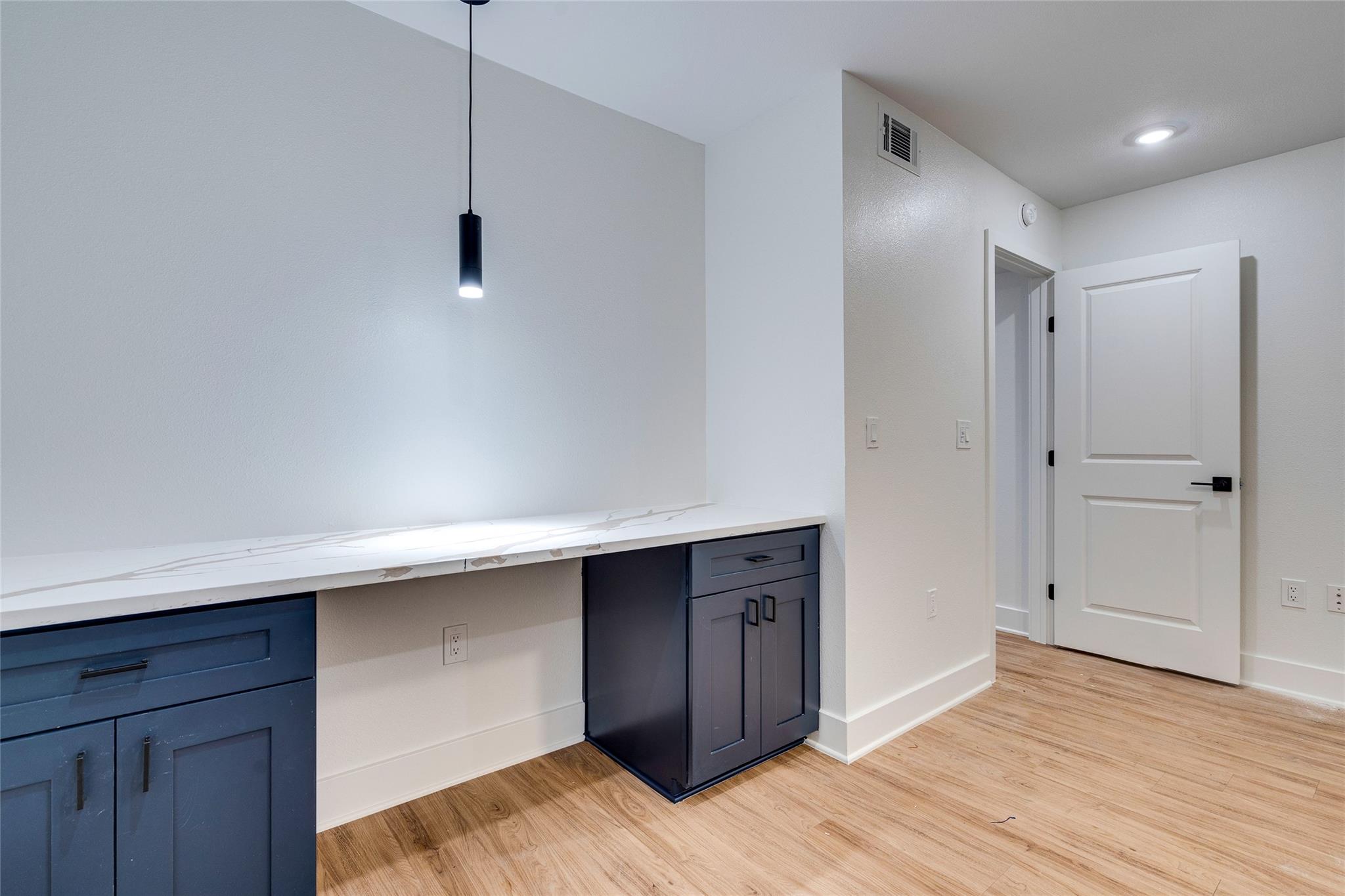 202 E 45th St # 205, Austin, TX 78751