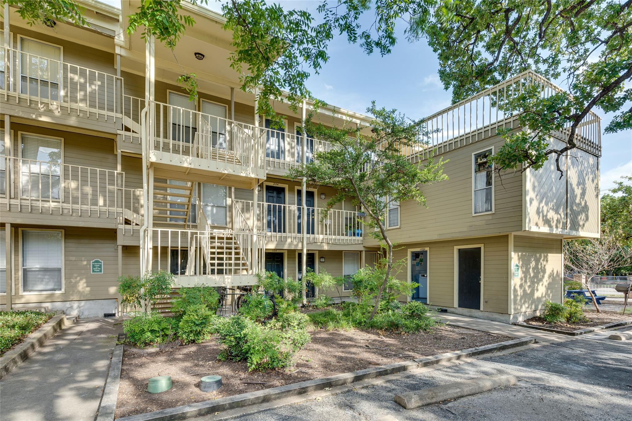 202 E 45th St # 205, Austin, TX 78751