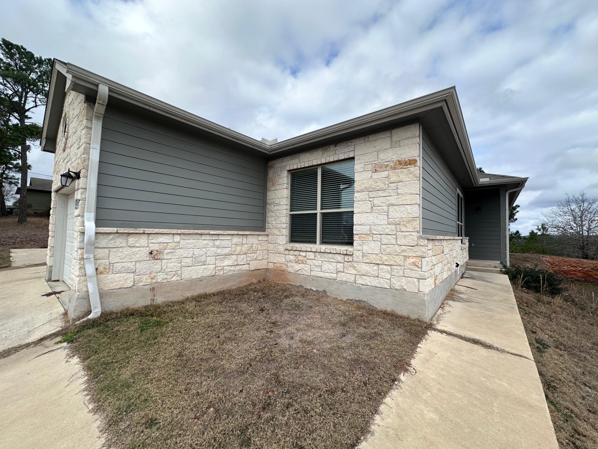 200 Mauna Kea Ln # B, Bastrop, TX 78602