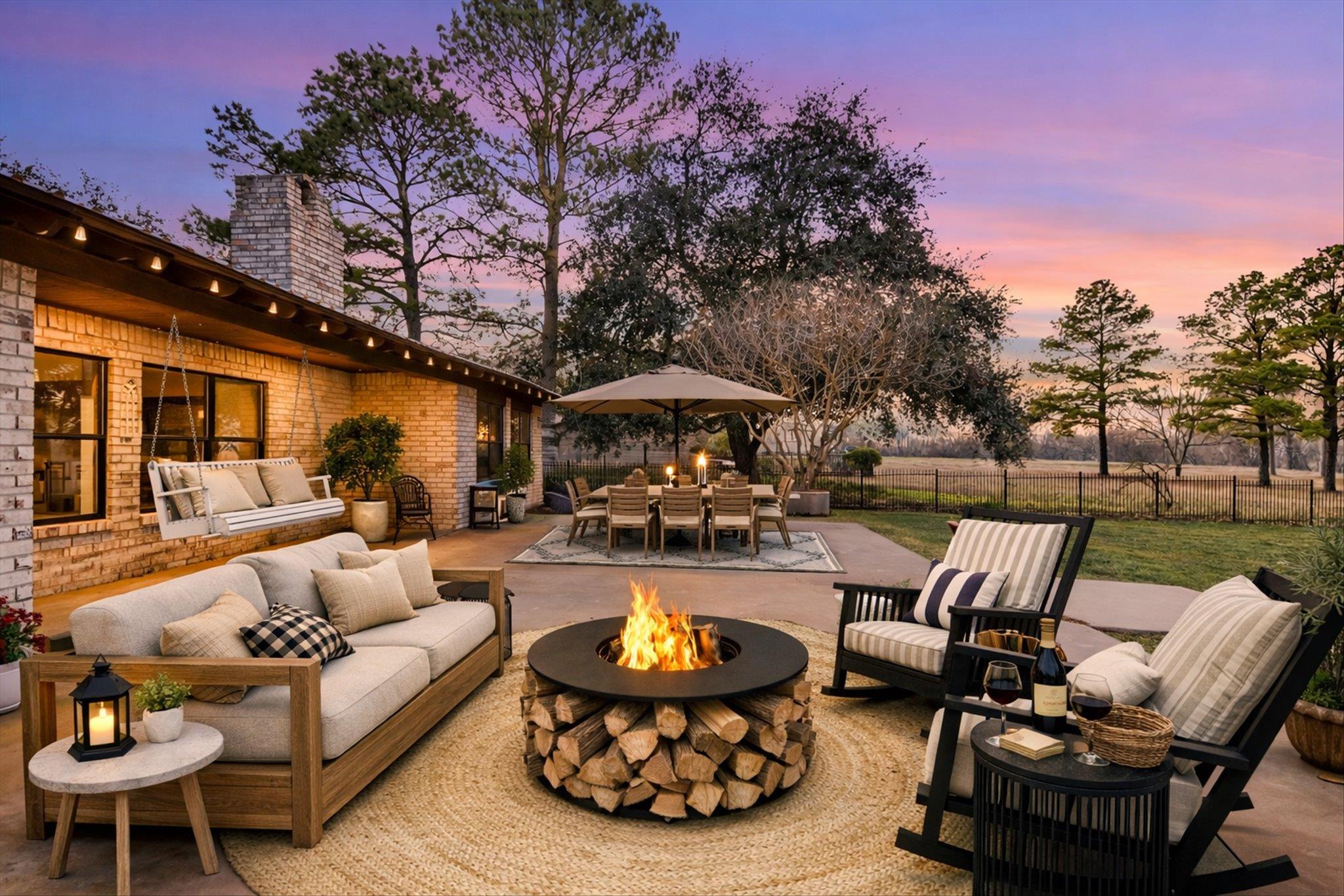 1005 Colorado St, Smithville, TX 78957