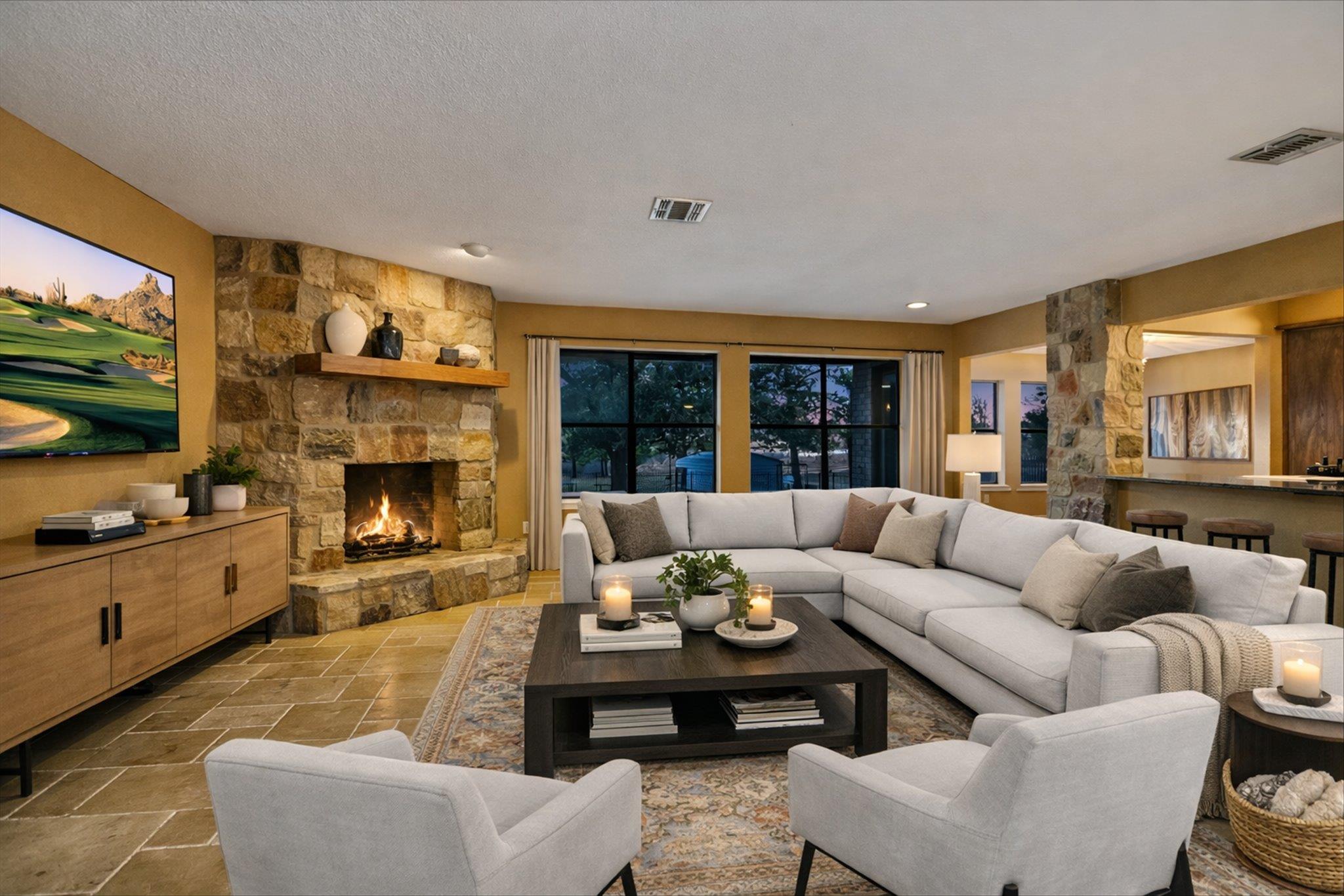 1005 Colorado St, Smithville, TX 78957