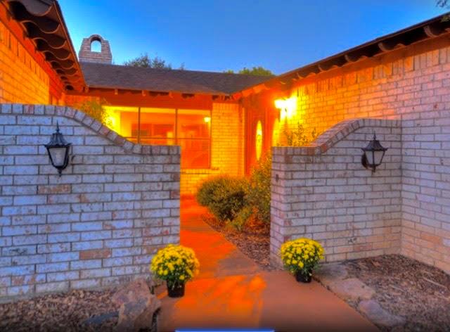 1005 Colorado St, Smithville, TX 78957