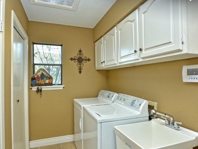 1005 Colorado St, Smithville, TX 78957