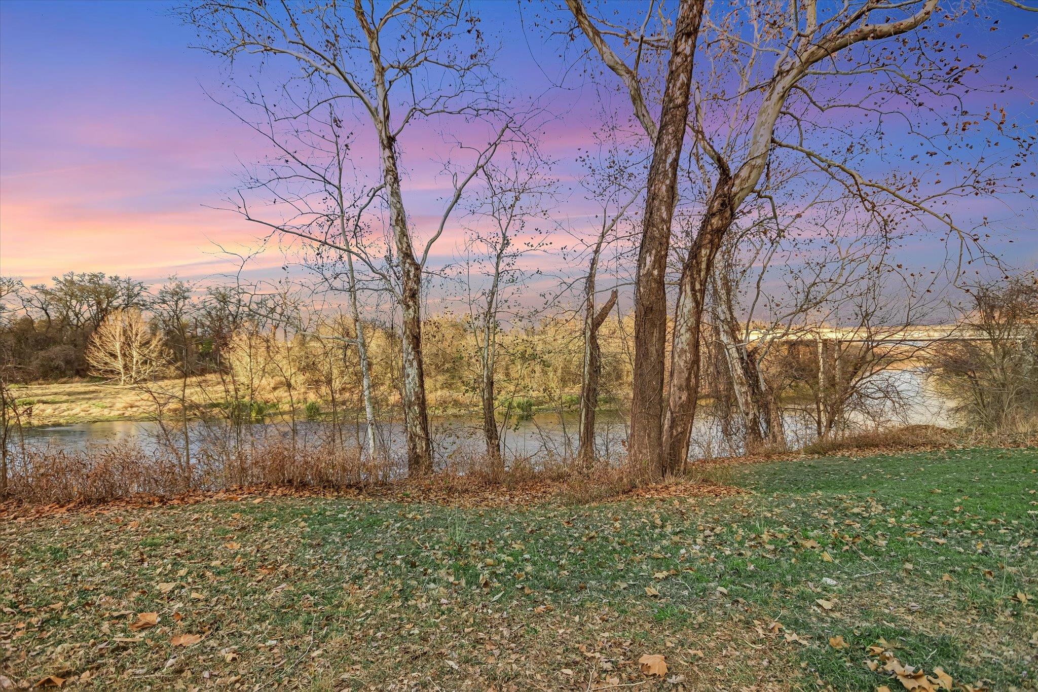 1005 Colorado St, Smithville, TX 78957