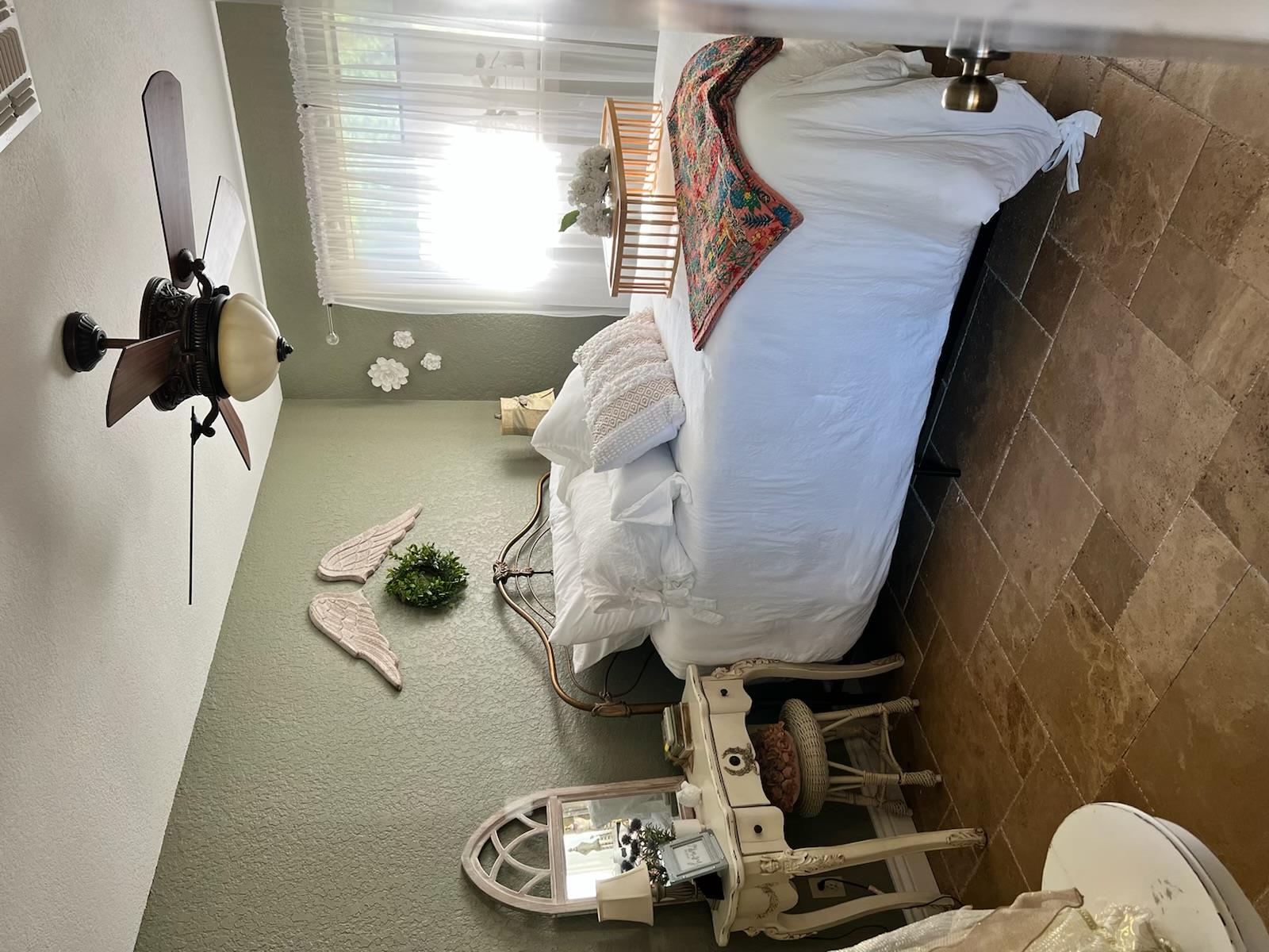 1005 Colorado St, Smithville, TX 78957