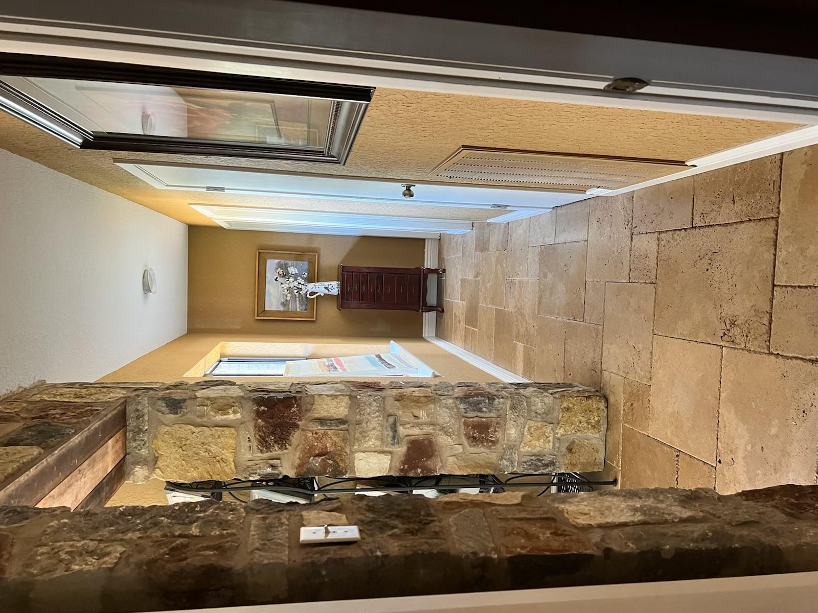 1005 Colorado St, Smithville, TX 78957