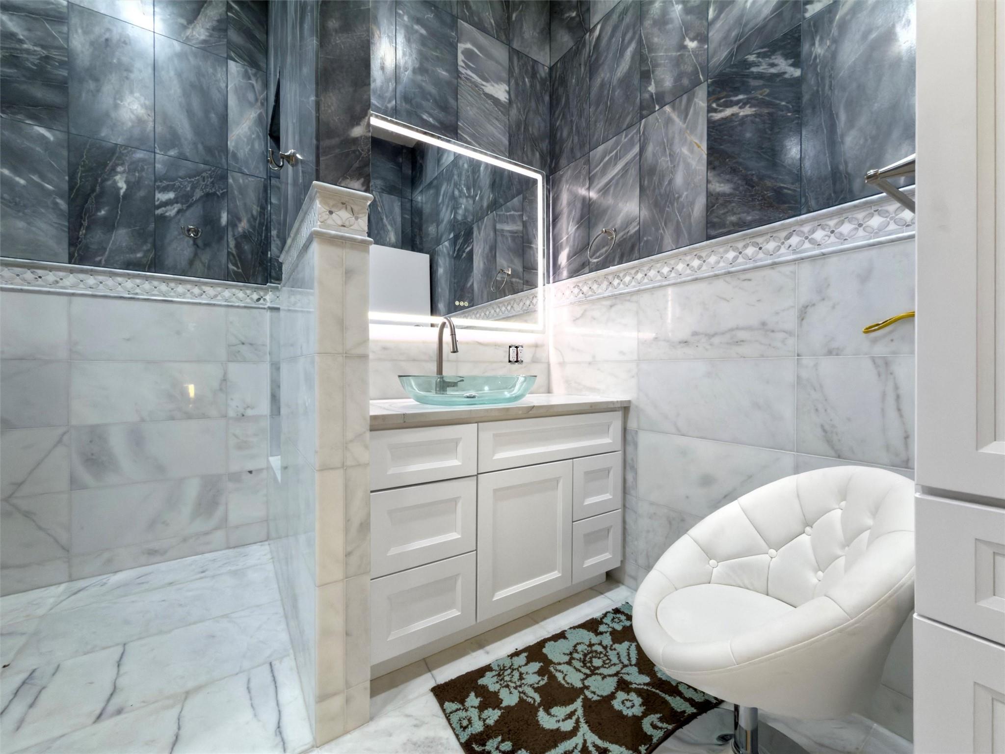 26100 Countryside Dr, Spicewood, TX 78669