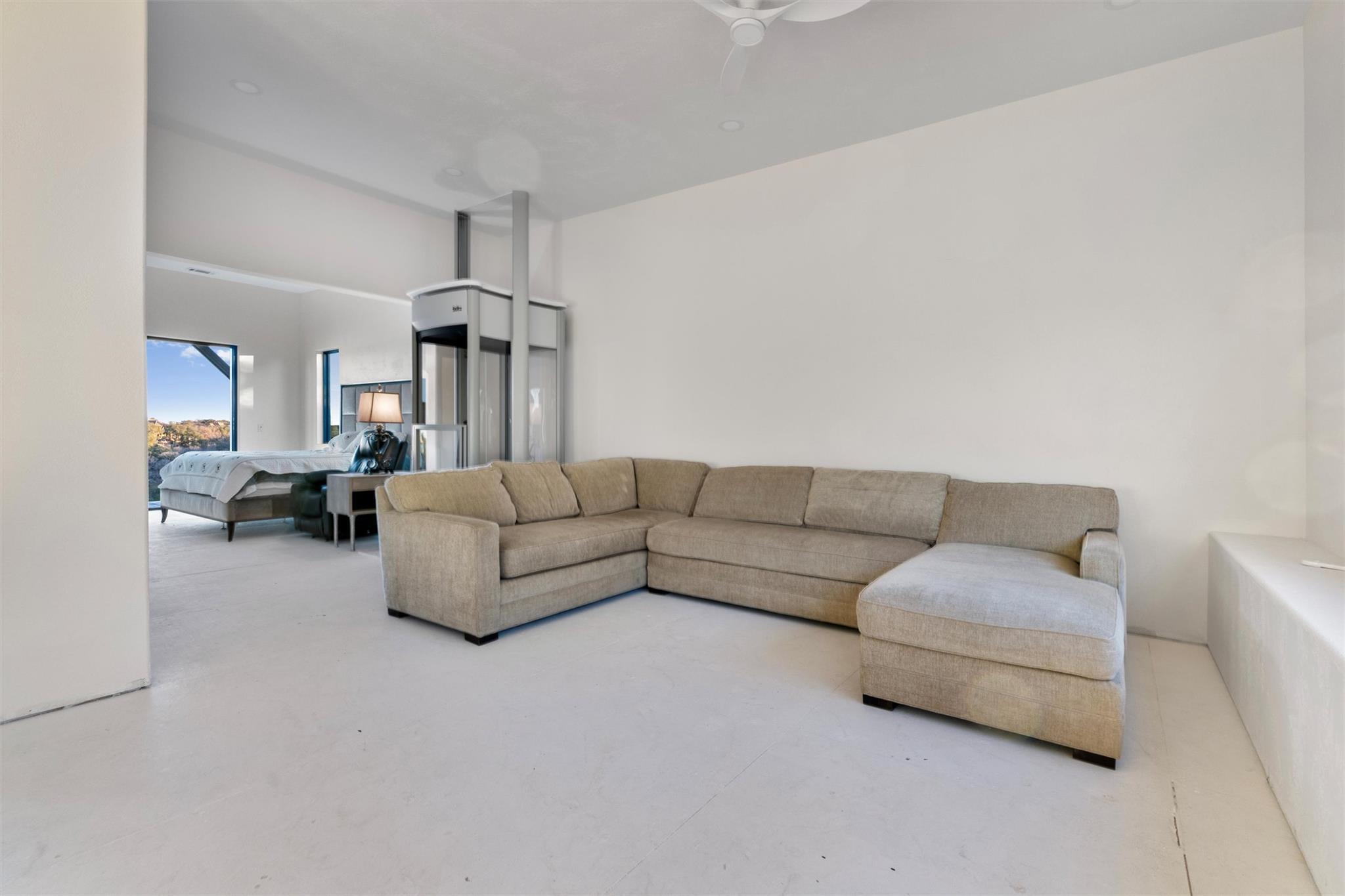 26100 Countryside Dr, Spicewood, TX 78669