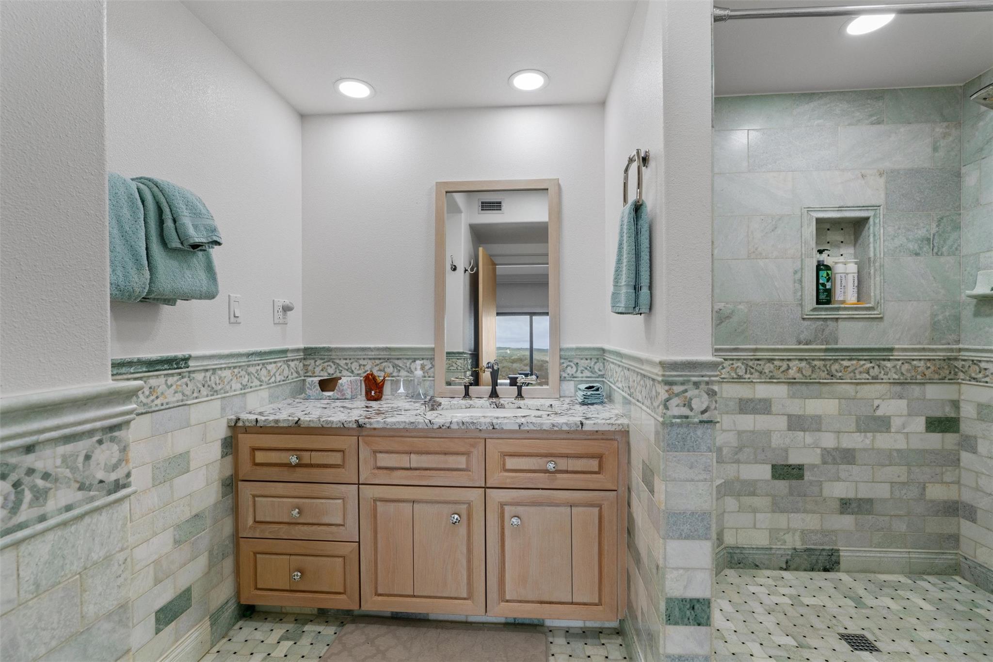 26100 Countryside Dr, Spicewood, TX 78669