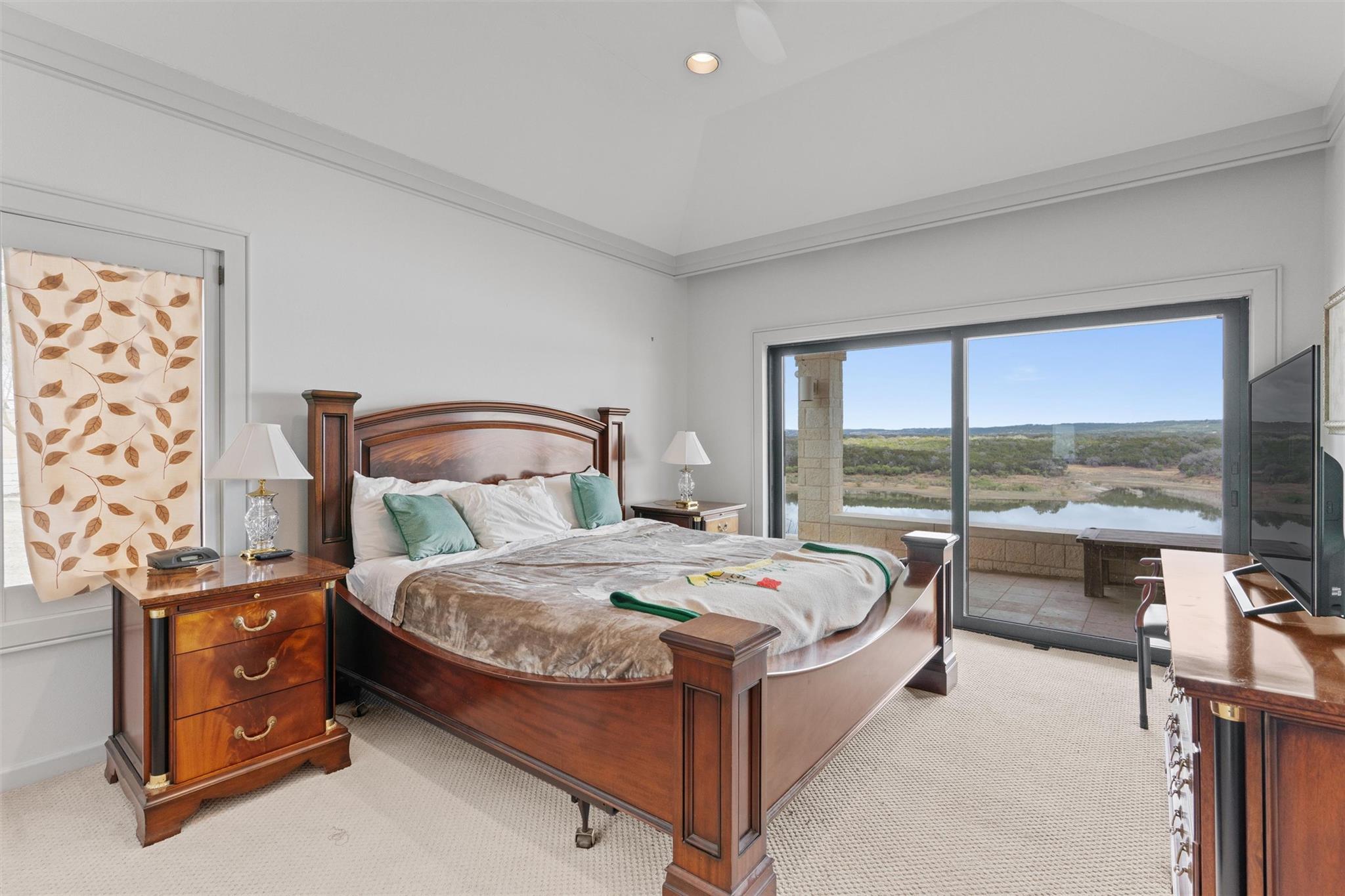 26100 Countryside Dr, Spicewood, TX 78669