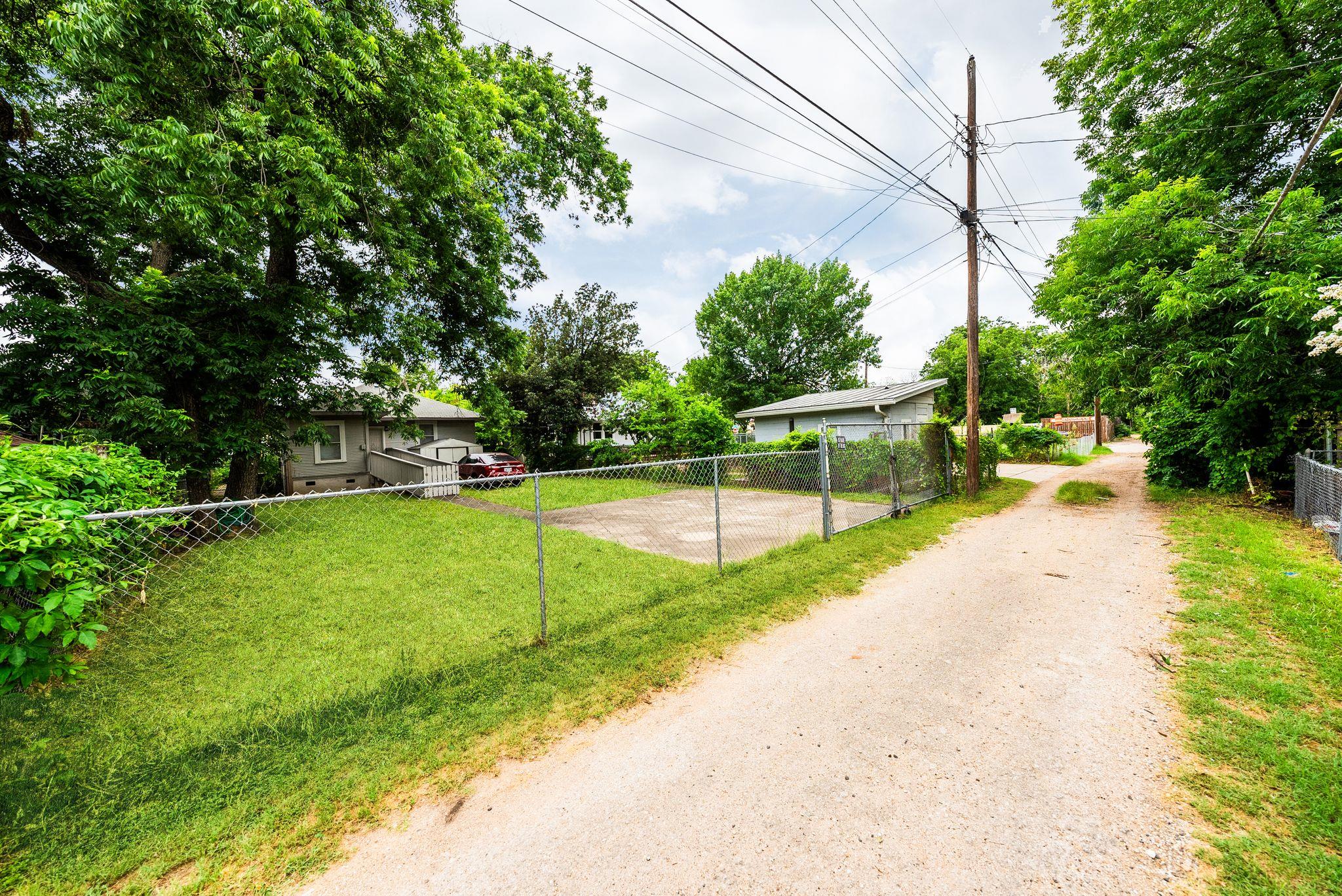 2032 E Cesar Chavez St, Austin, TX 78702