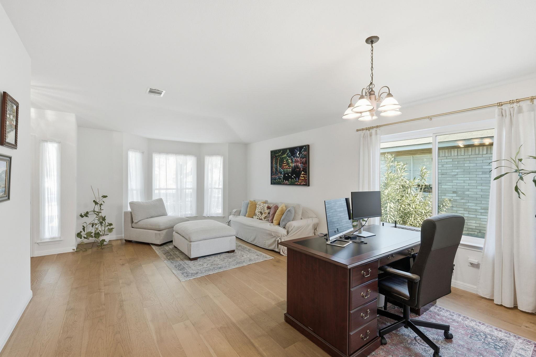 4505 Hoffman Dr, Austin, TX 78749