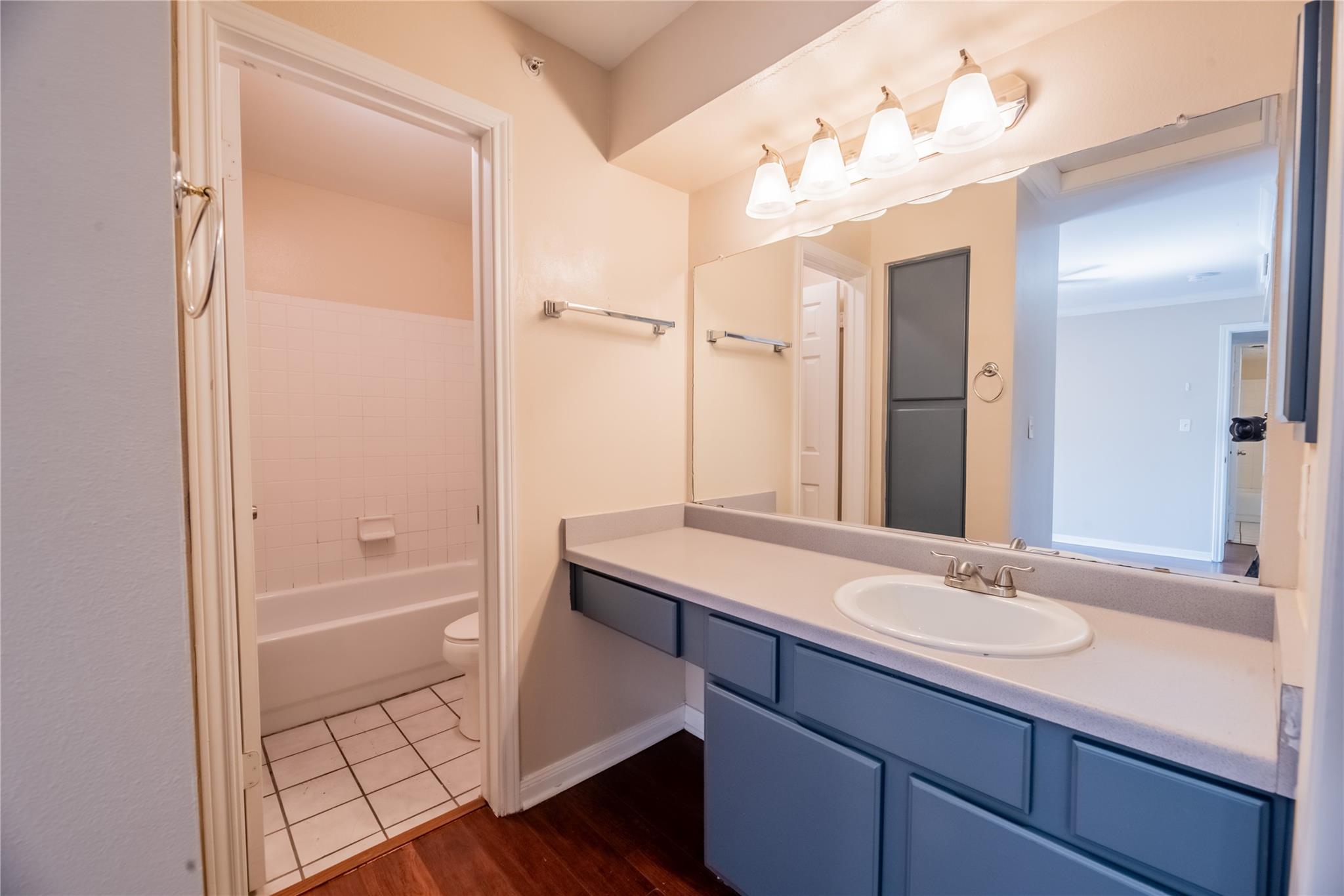 501 W 26th St # 323, Austin, TX 78705