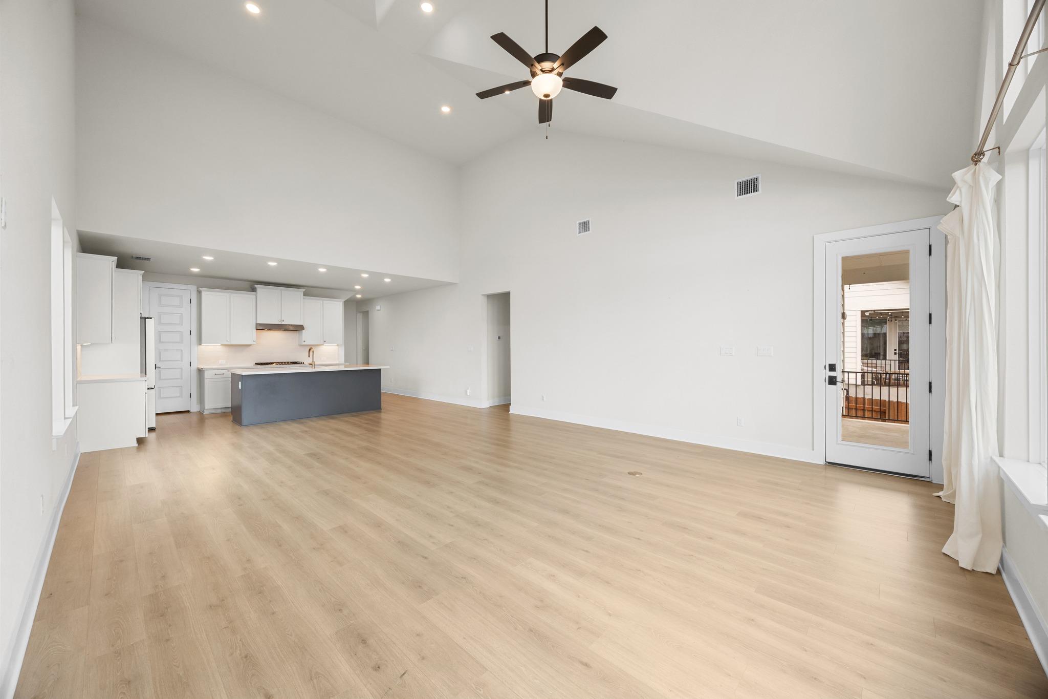 997 Sage Thrasher Cir, Dripping Springs, TX 78620