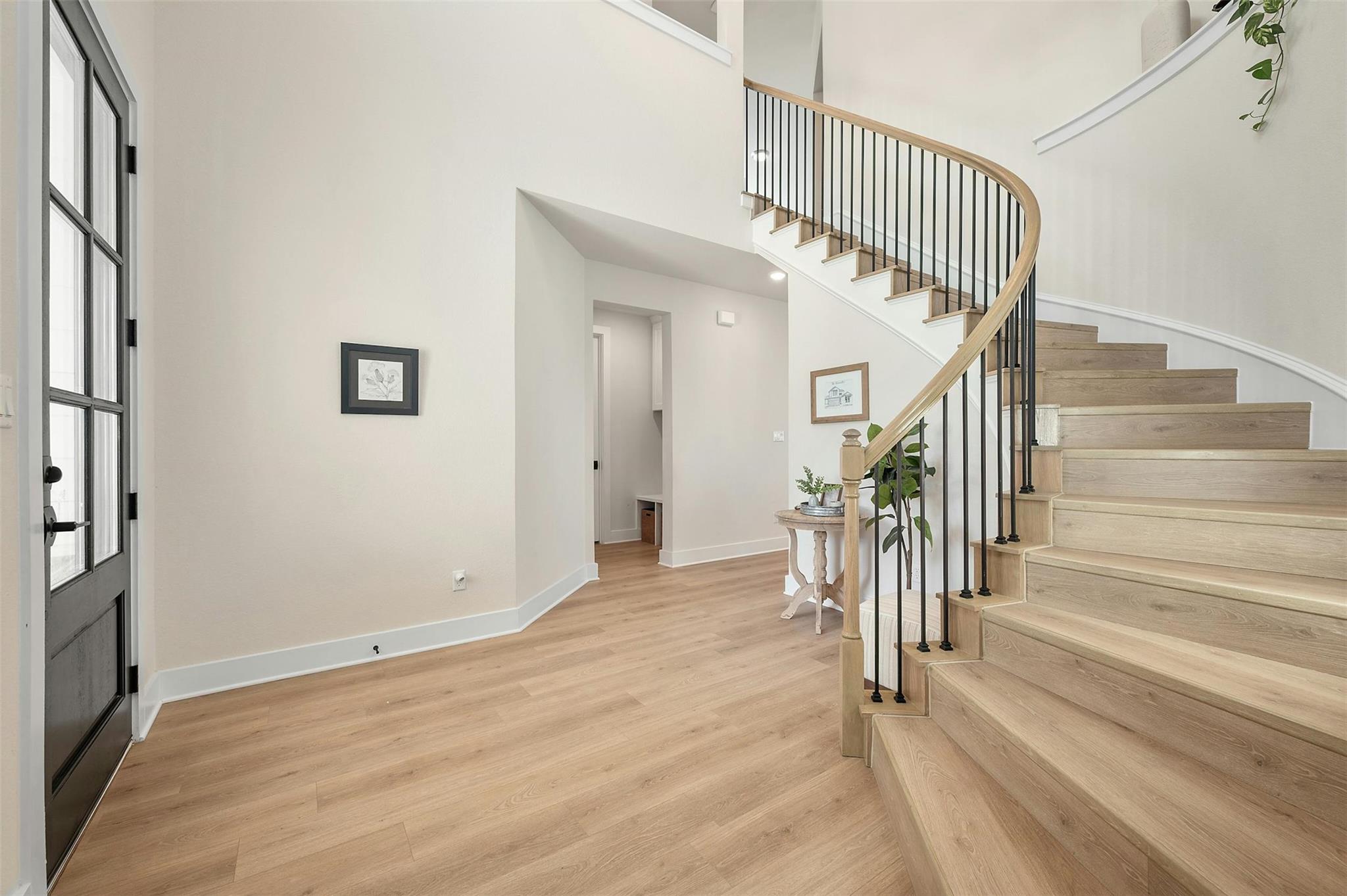 997 Sage Thrasher Cir, Dripping Springs, TX 78620