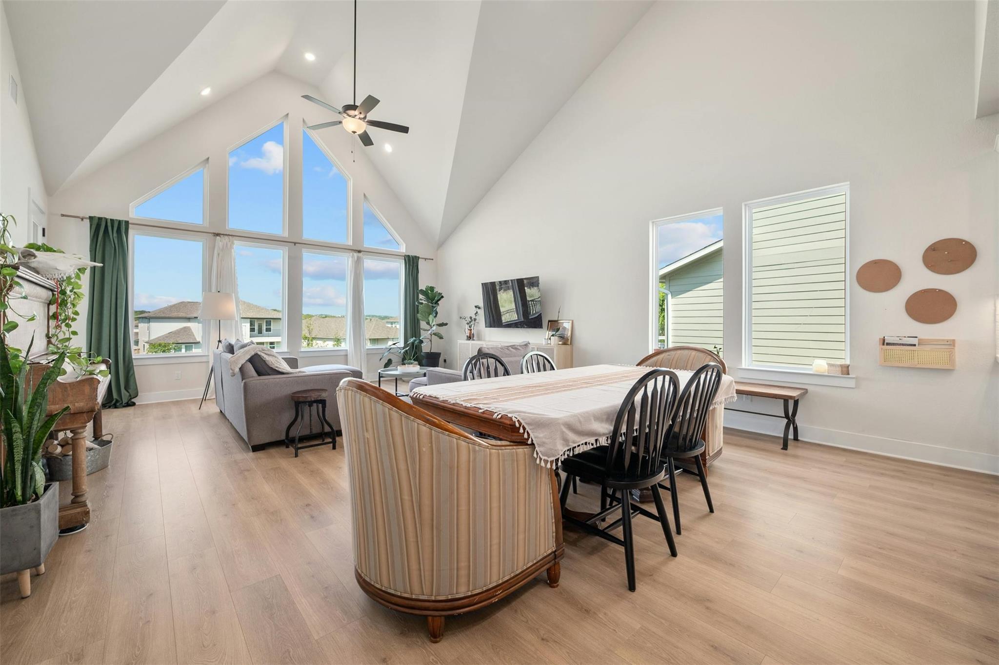 997 Sage Thrasher Cir, Dripping Springs, TX 78620