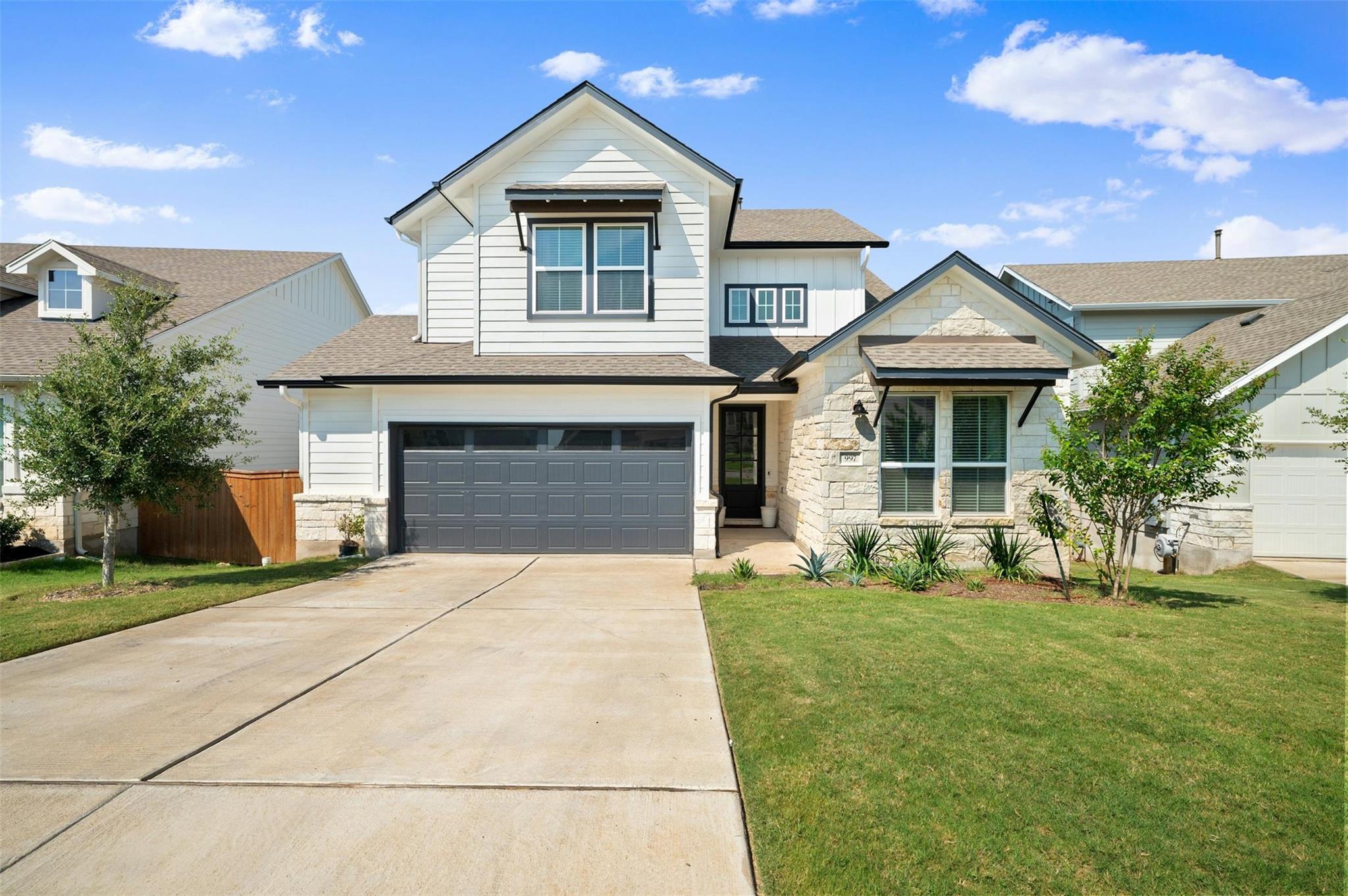 997 Sage Thrasher Cir, Dripping Springs, TX 78620