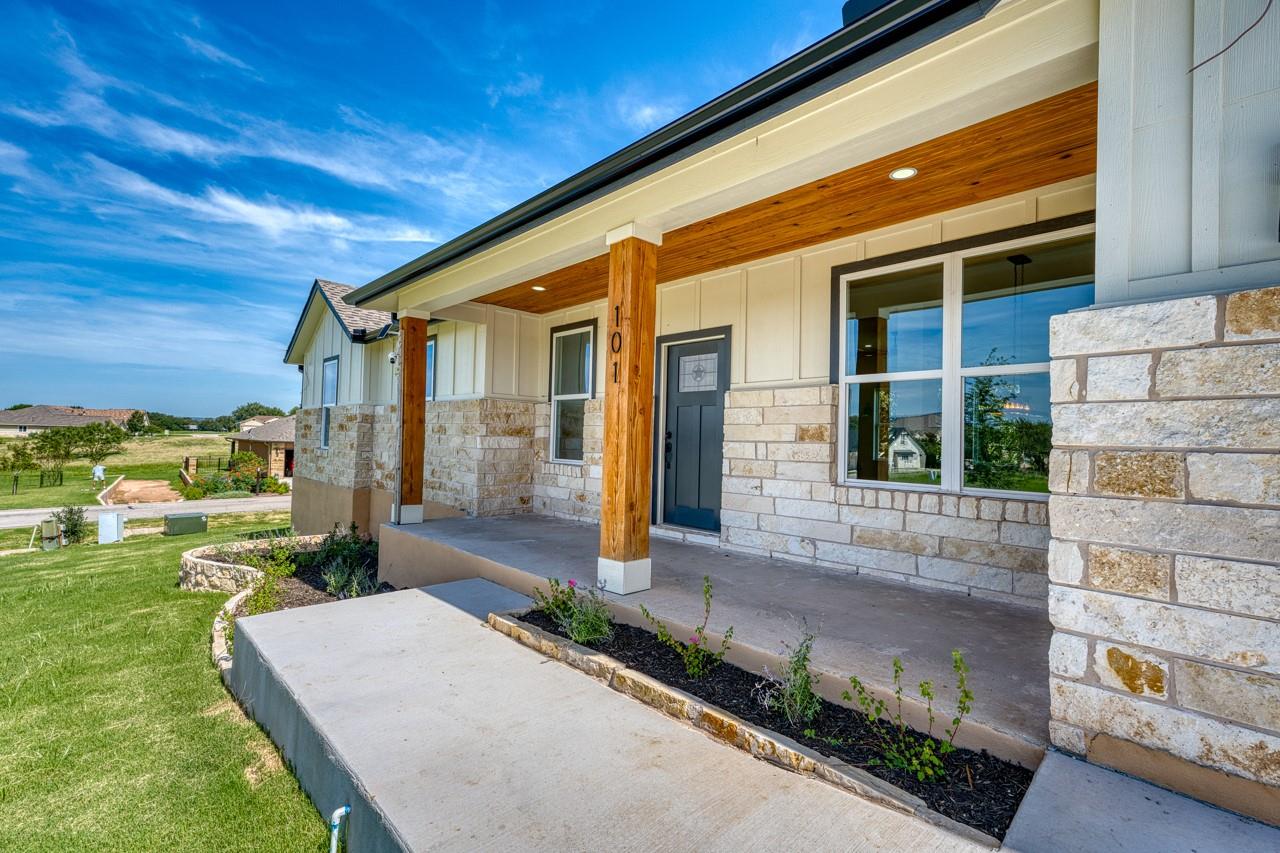 101 Olympia Hills Ct, Kingsland, TX 78639