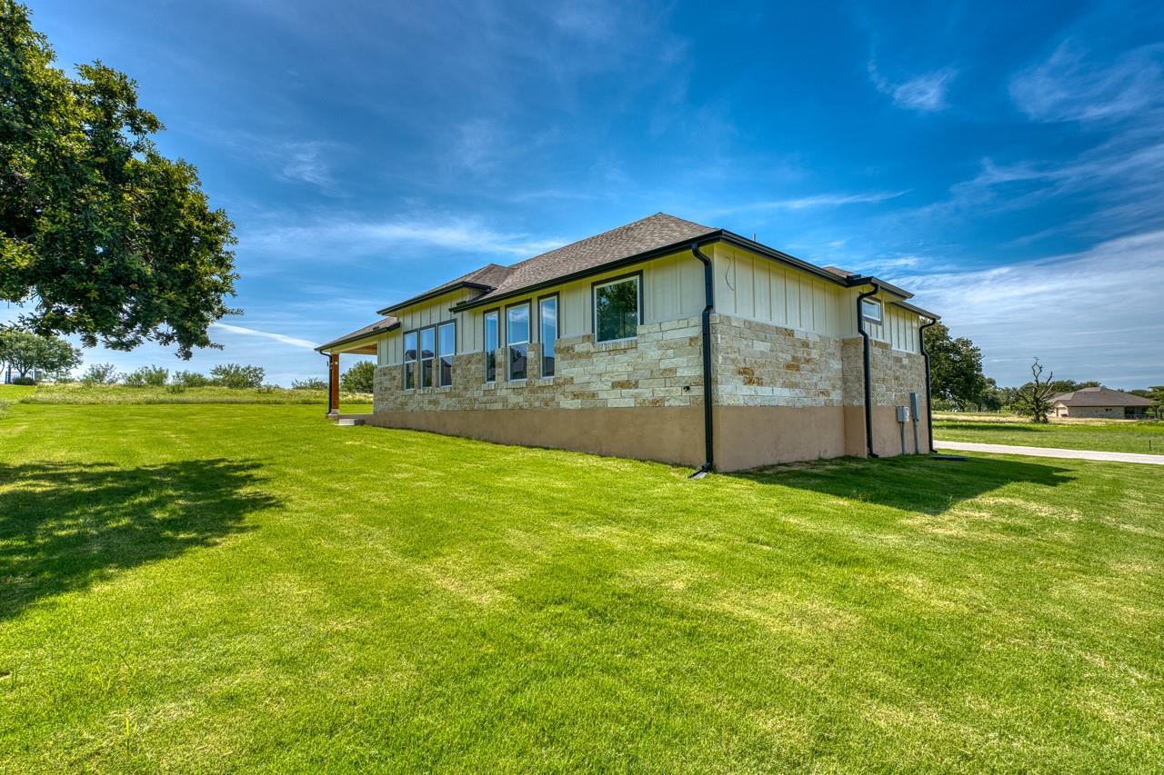 101 Olympia Hills Ct, Kingsland, TX 78639