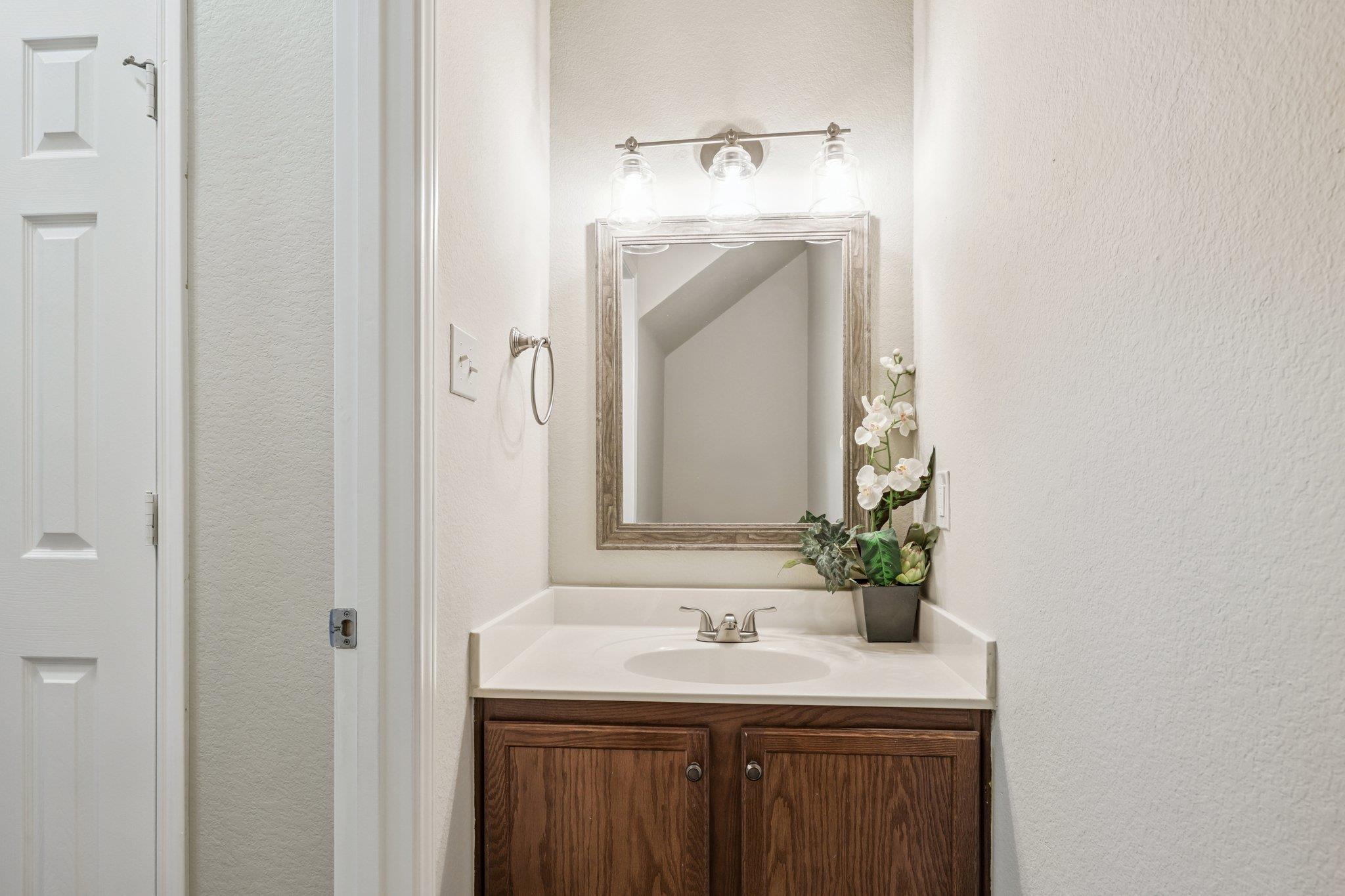 122 Mossy Rock Cv, Hutto, TX 78634