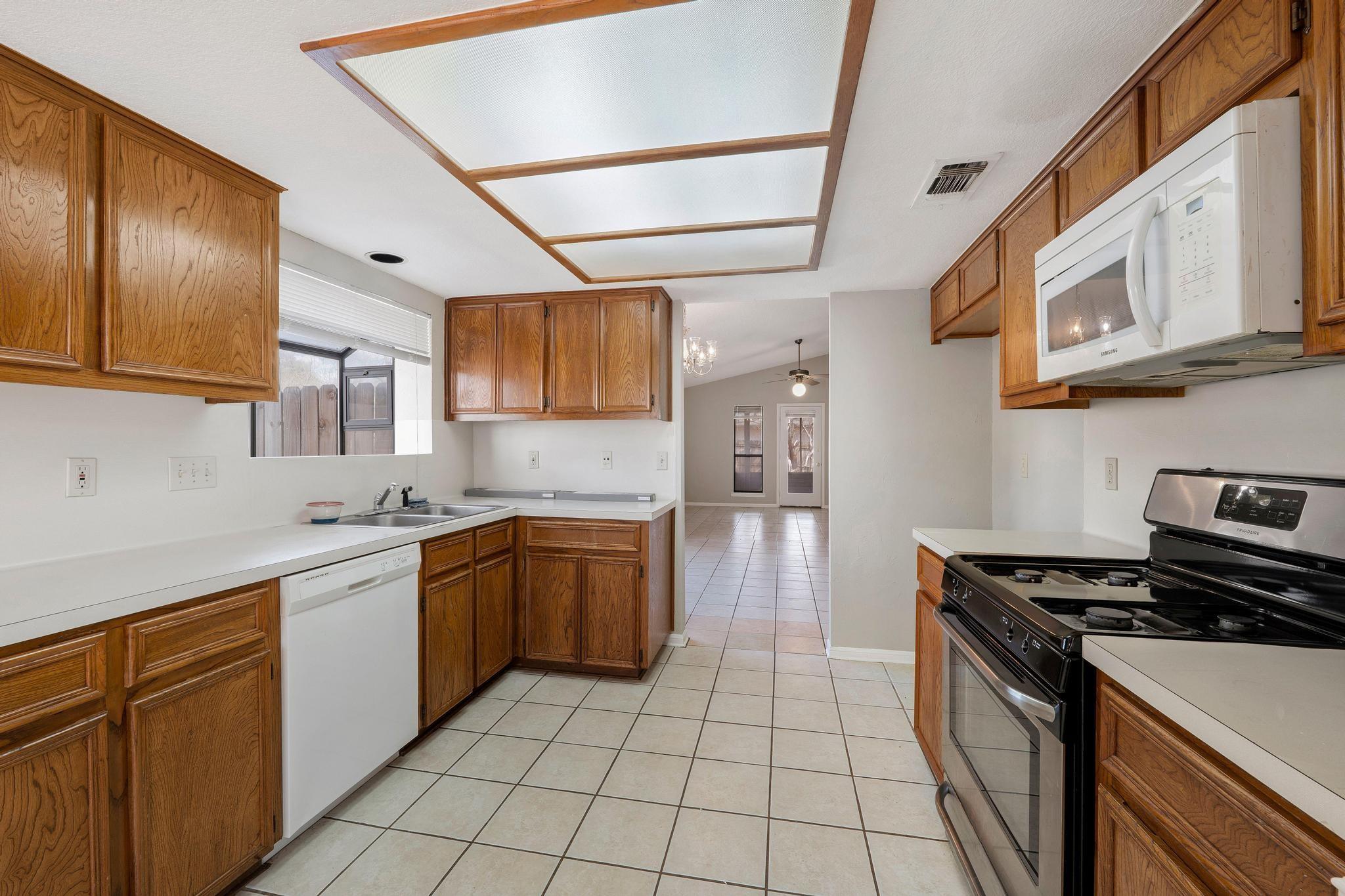 1727 Foxfire Dr, Round Rock, TX 78681