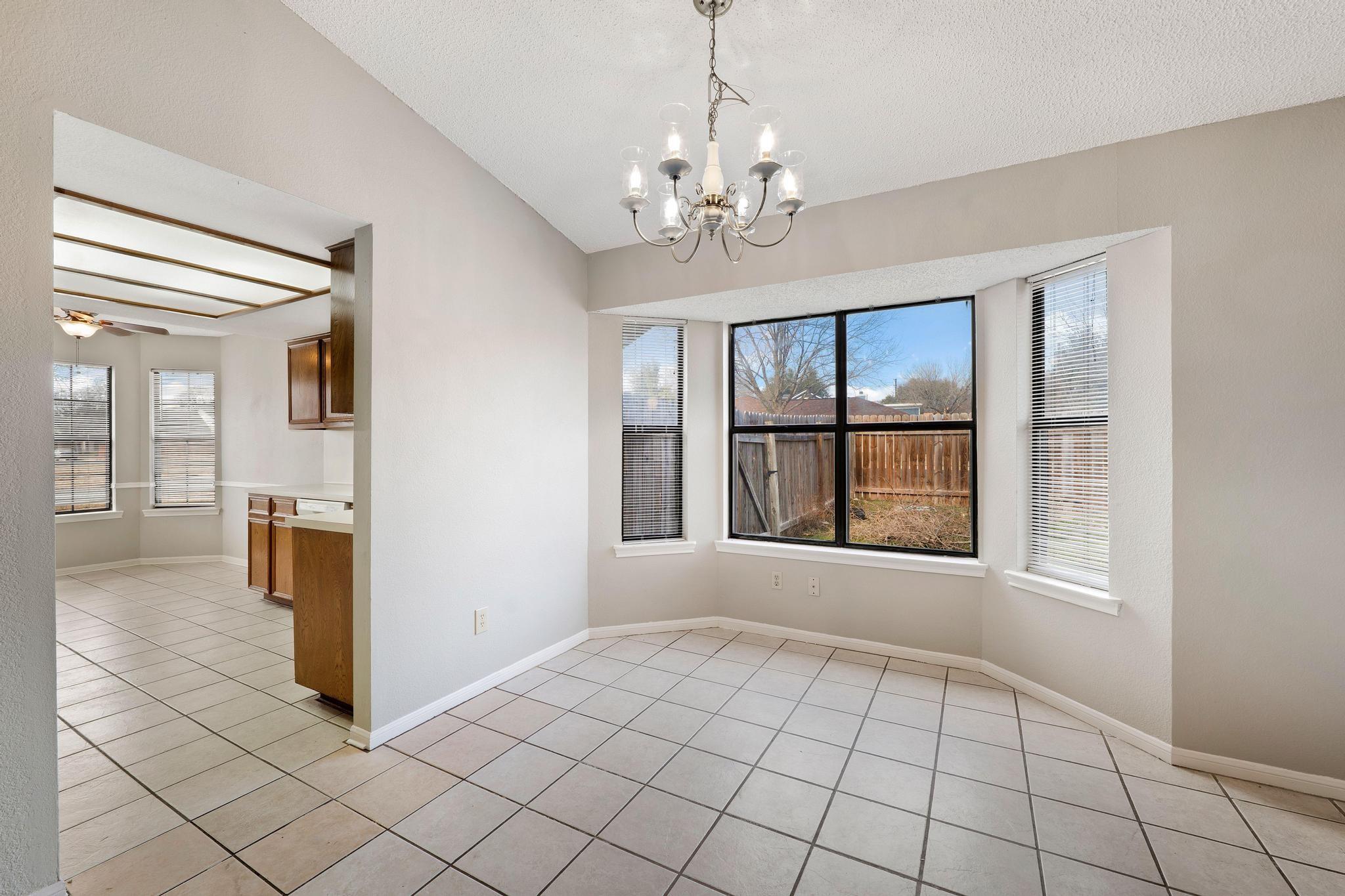 1727 Foxfire Dr, Round Rock, TX 78681