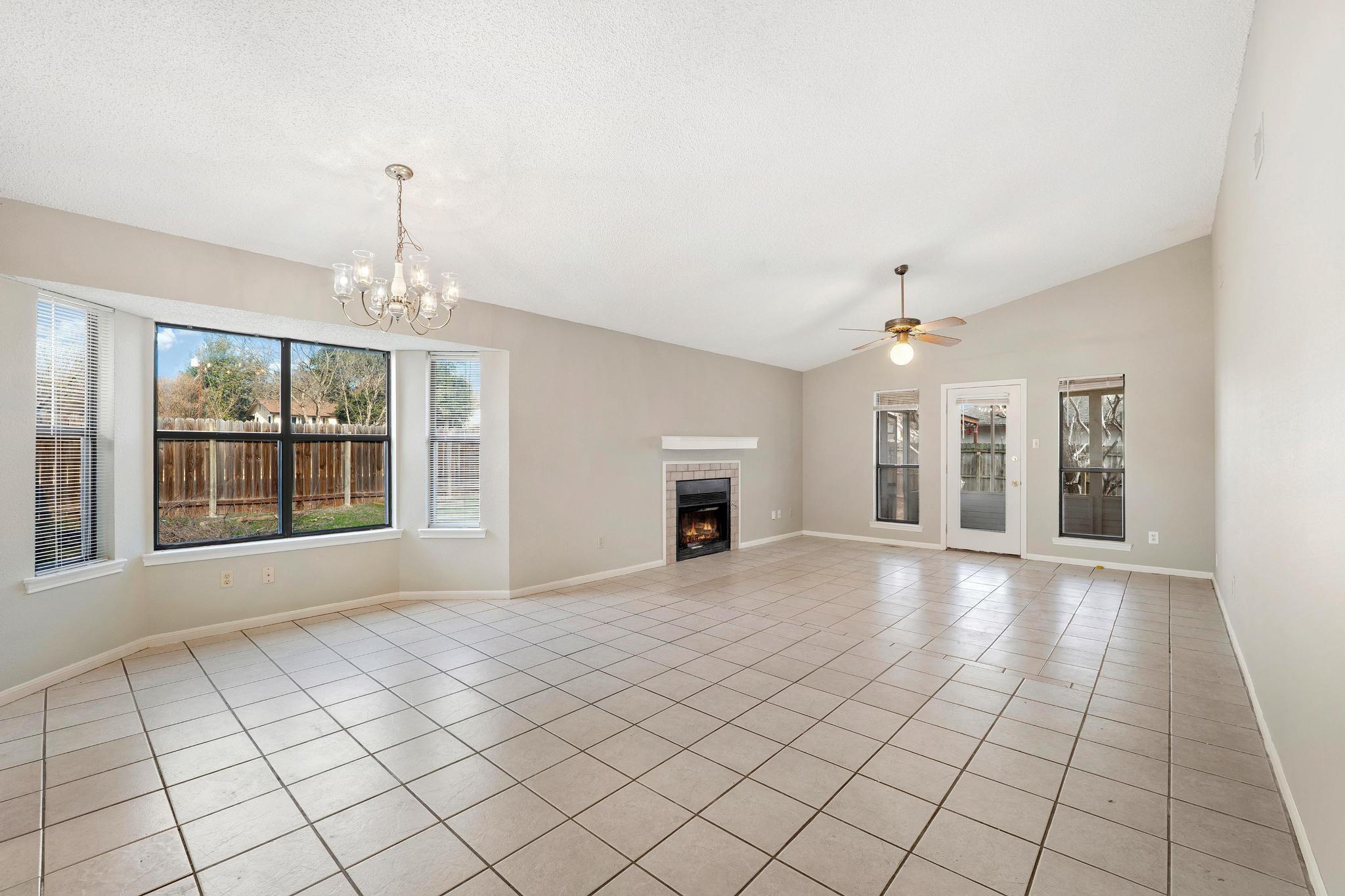 1727 Foxfire Dr, Round Rock, TX 78681