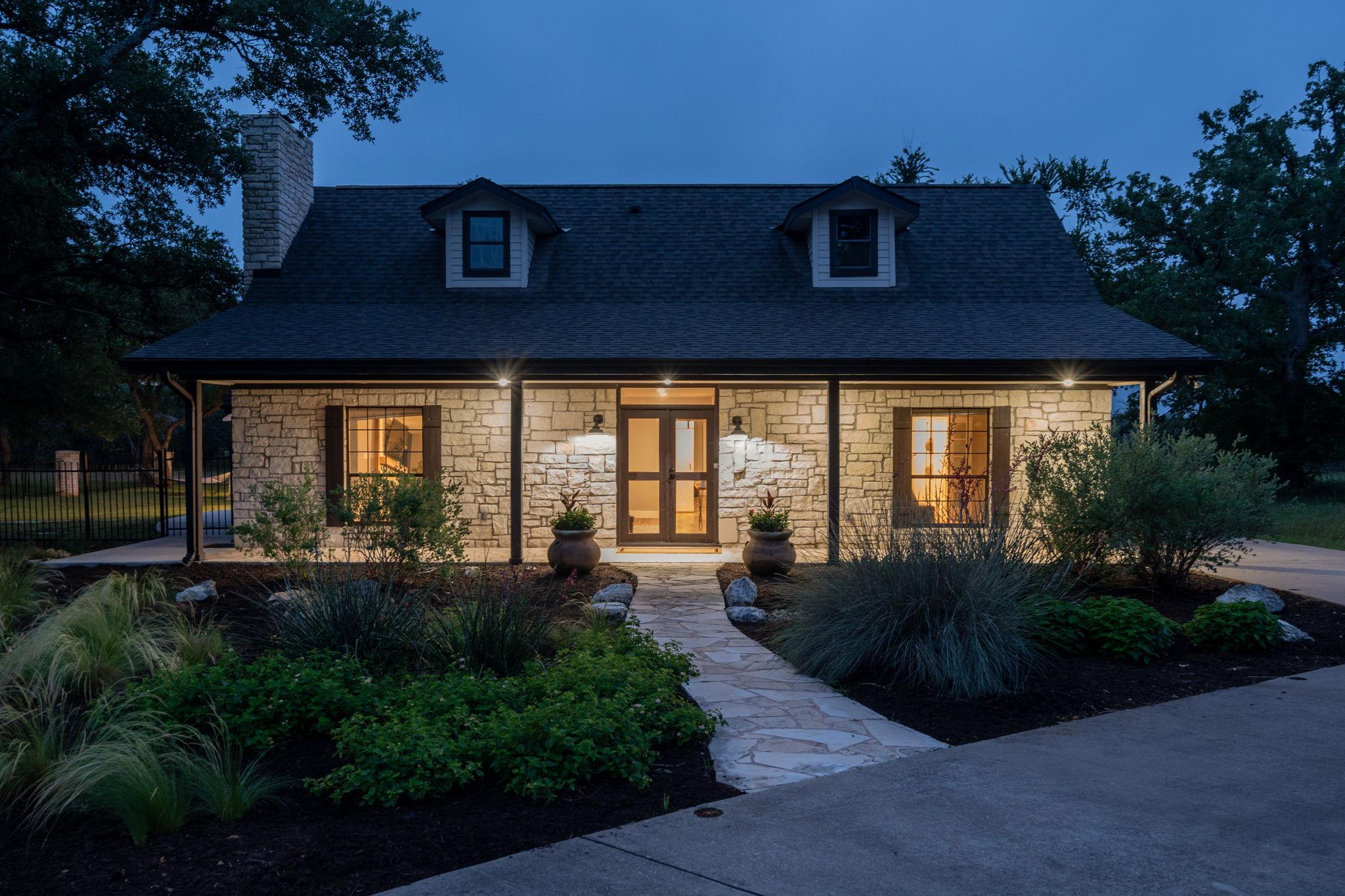 812 Post Oak Dr, Dripping Springs, TX 78620
