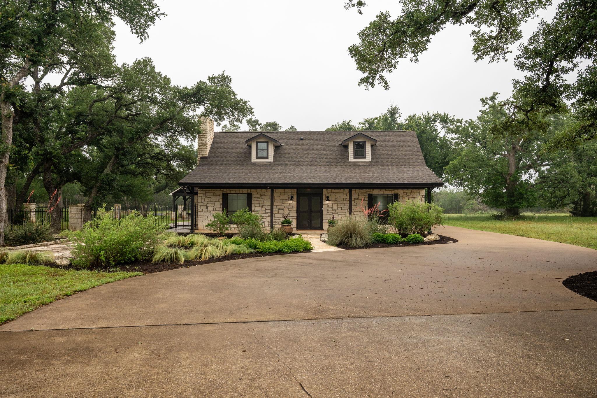 812 Post Oak Dr, Dripping Springs, TX 78620